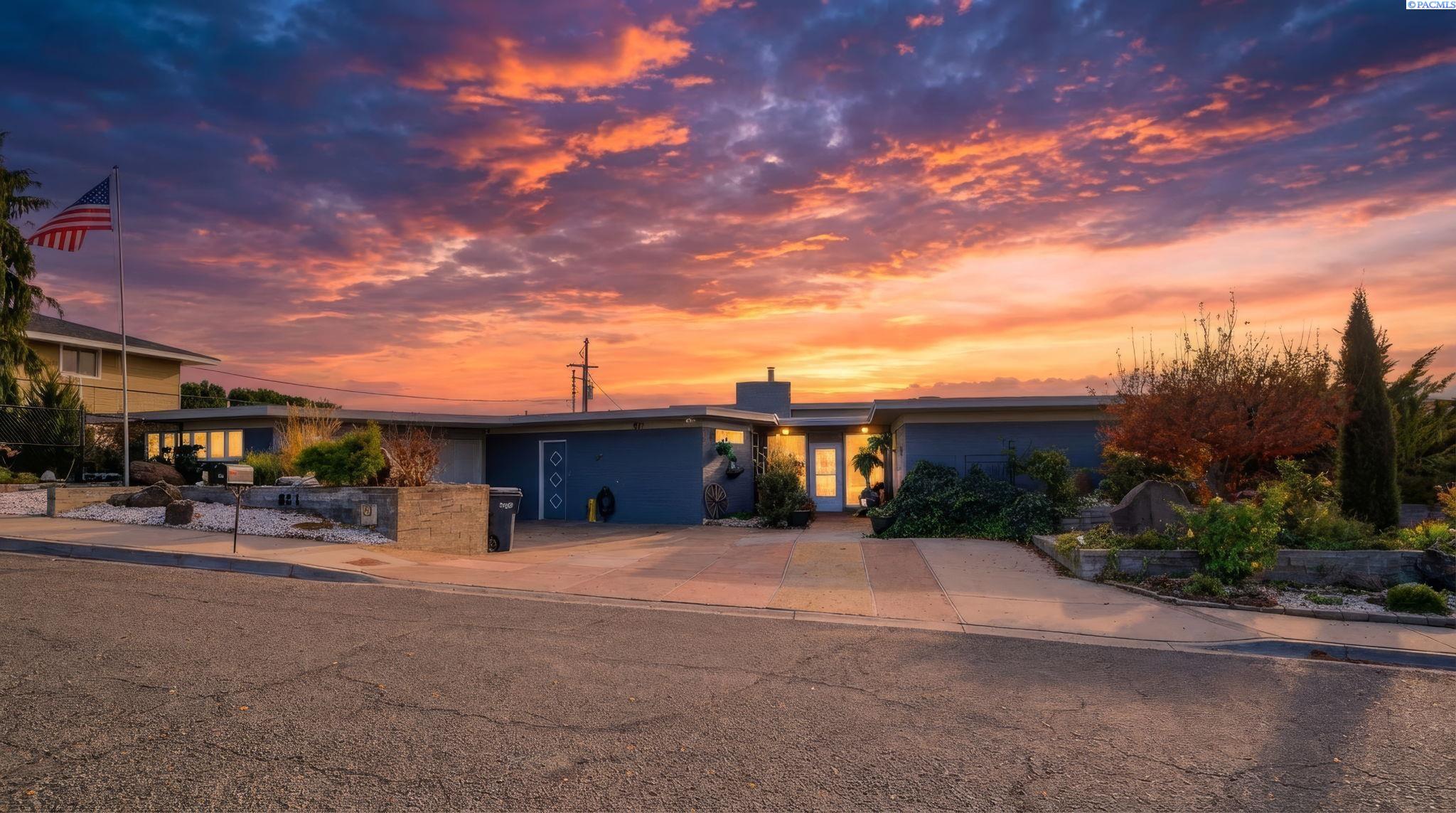 821 Skyline Dr