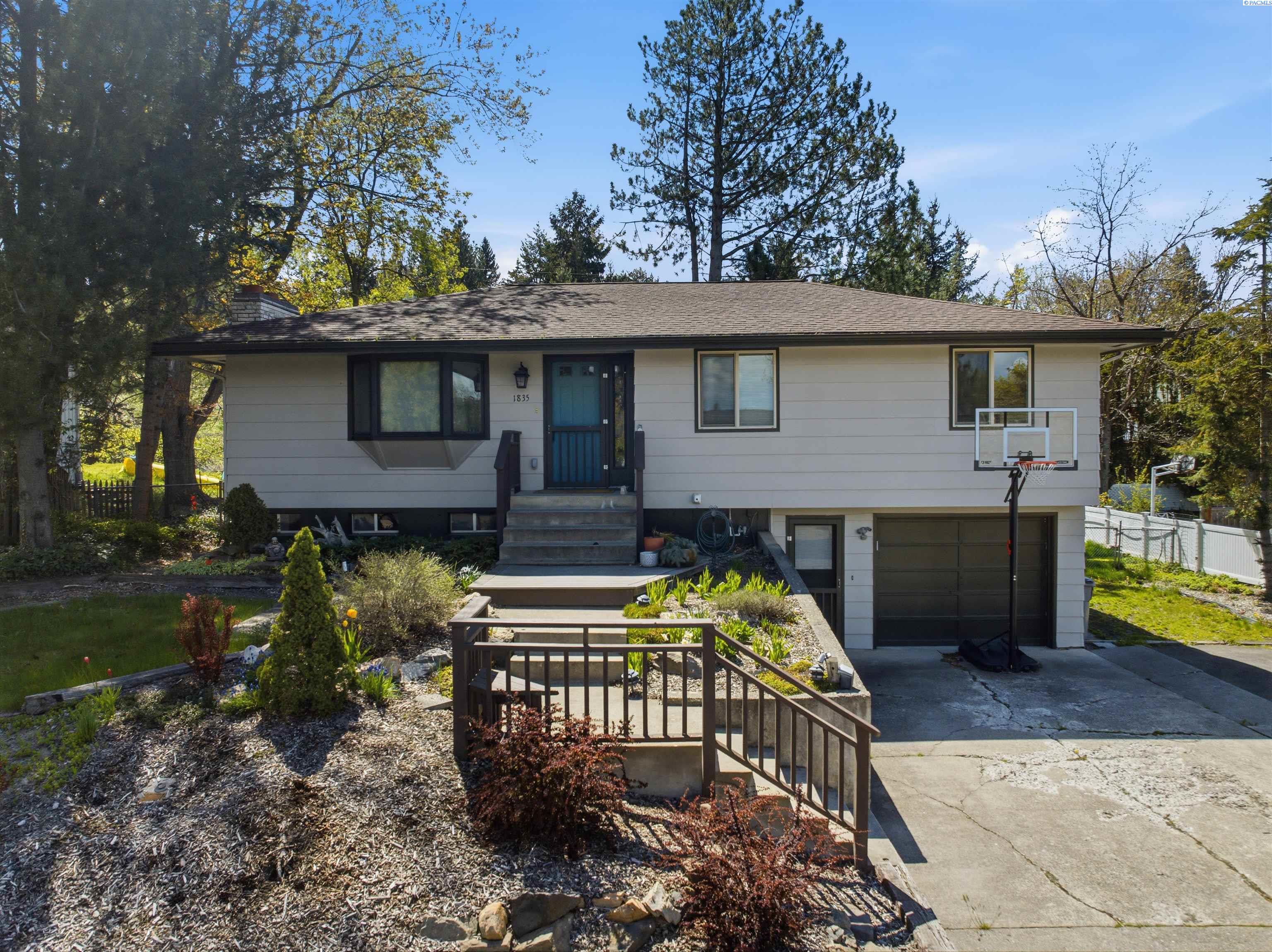 1835 NW Turner Dr
