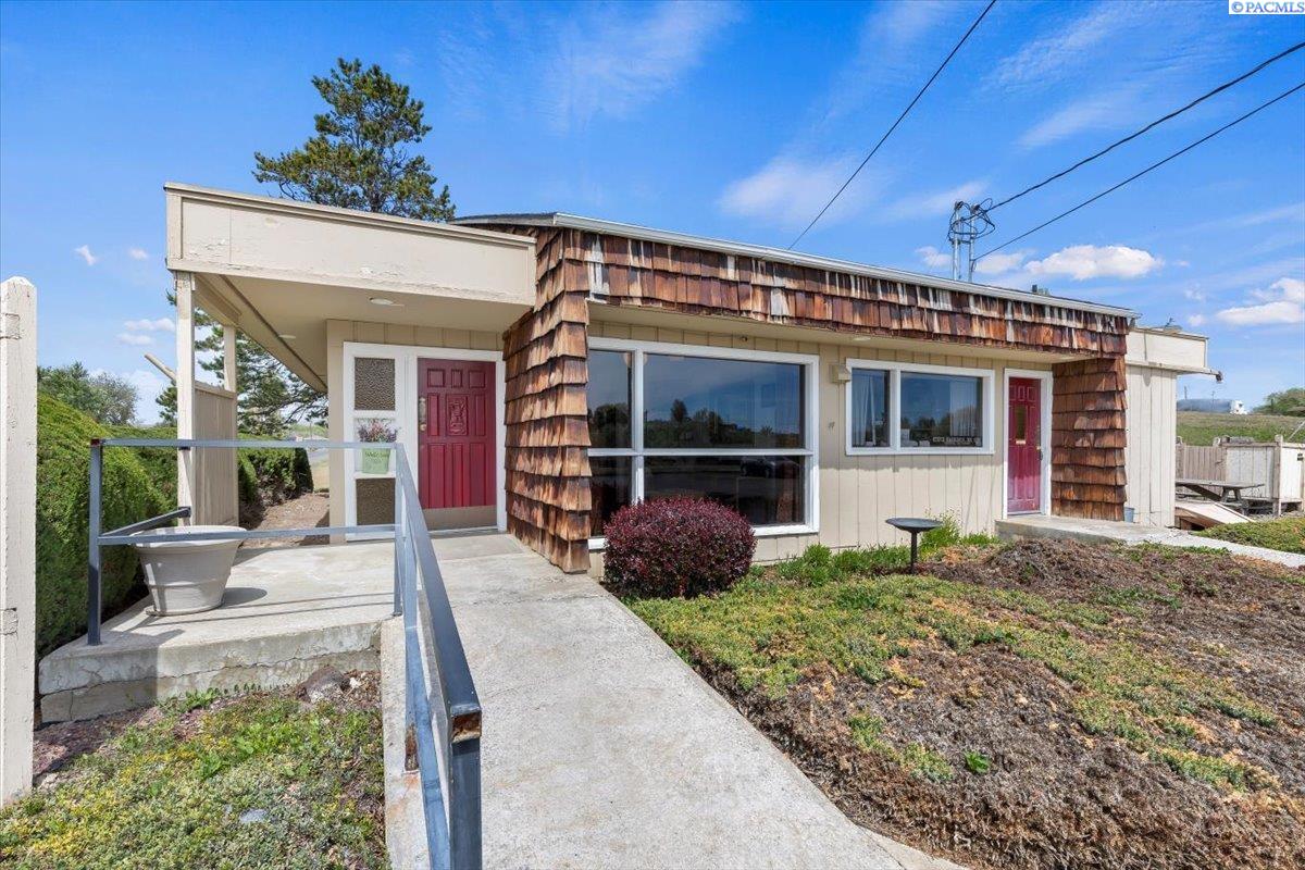 781 Roza Dr