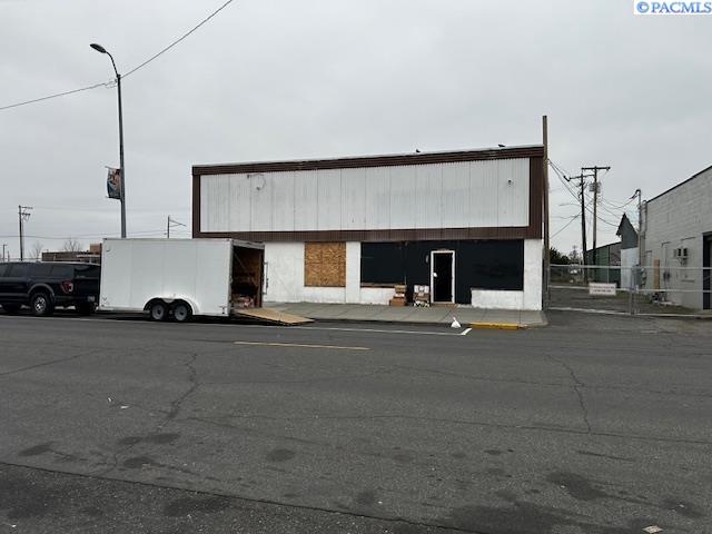 420 W Columbia