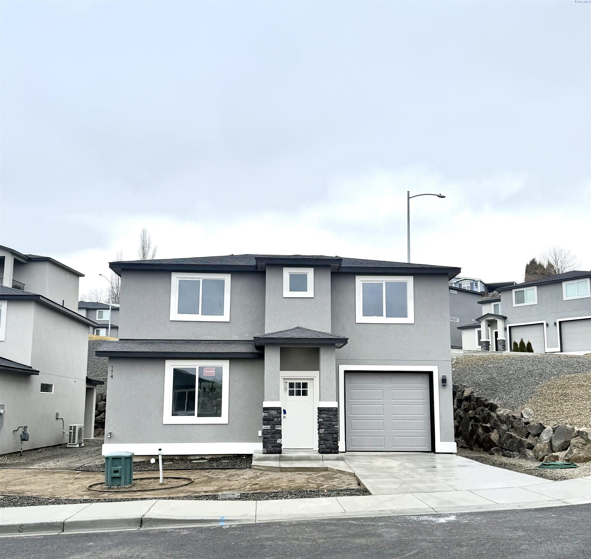 774 Rio Vista Loop