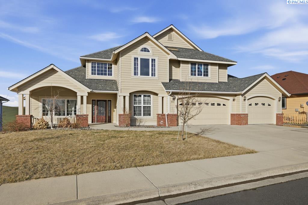 820 NW Palouse View Ct