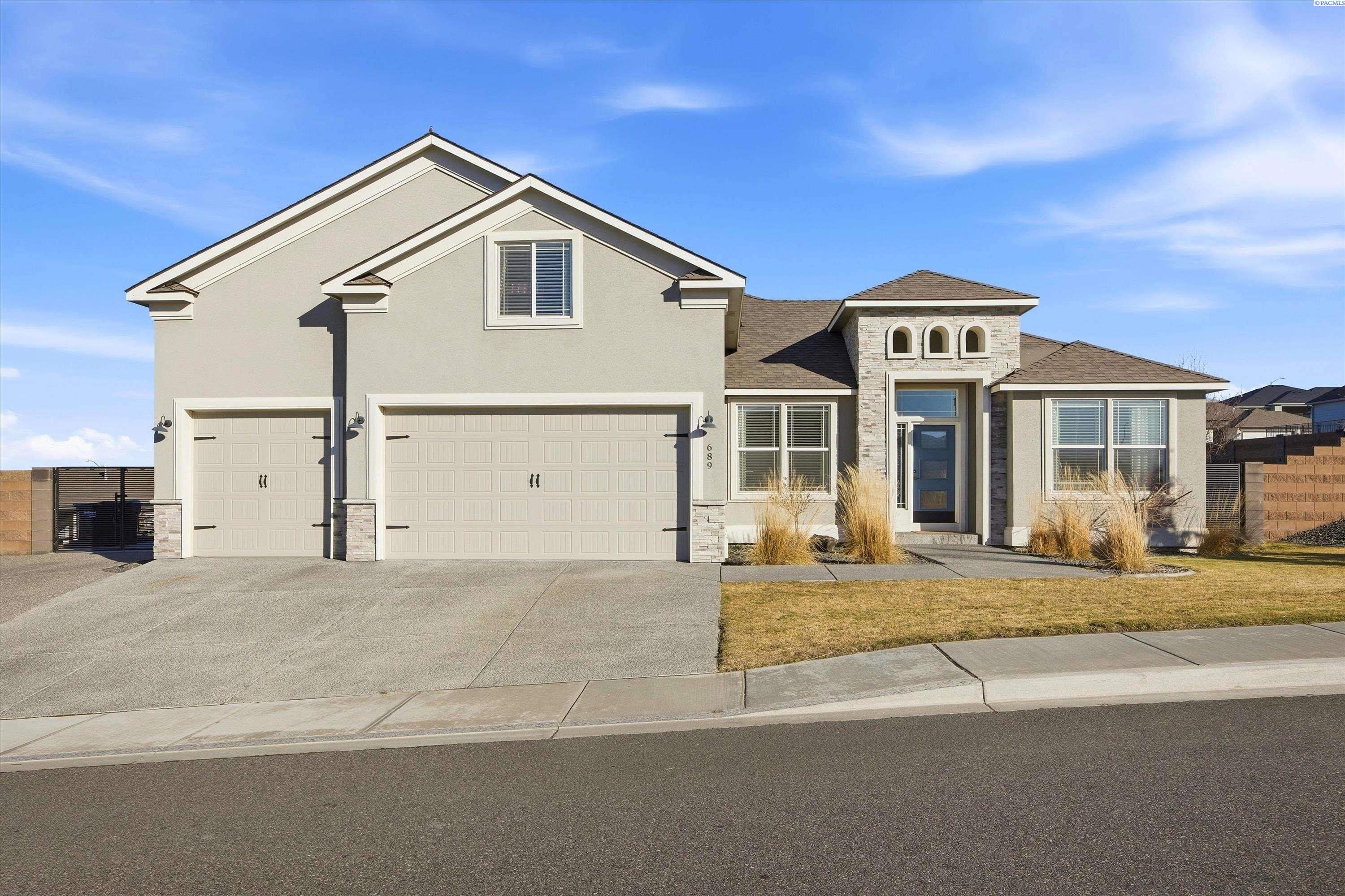 689 Titan Ave