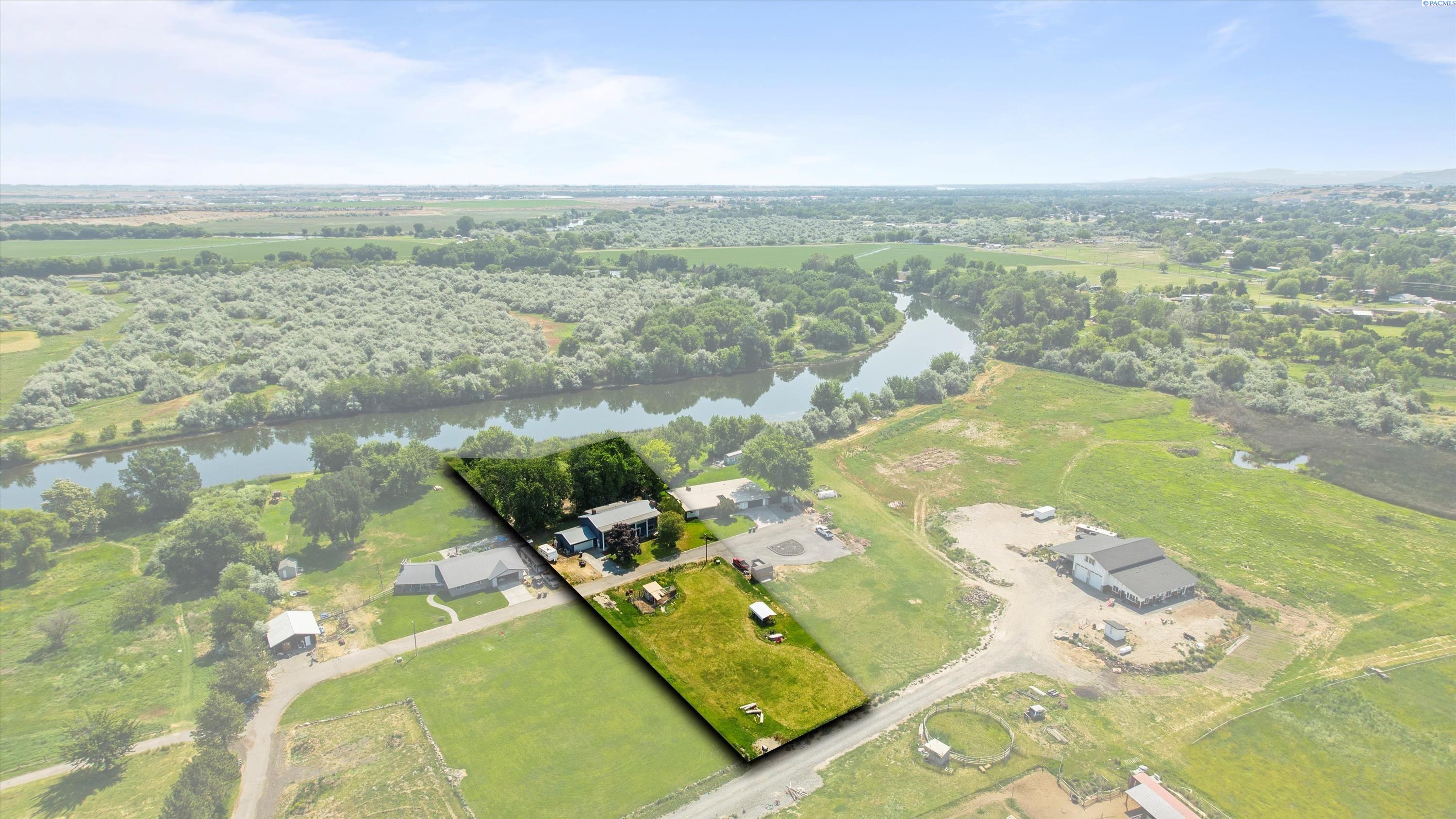 64209 E Grover PR NE