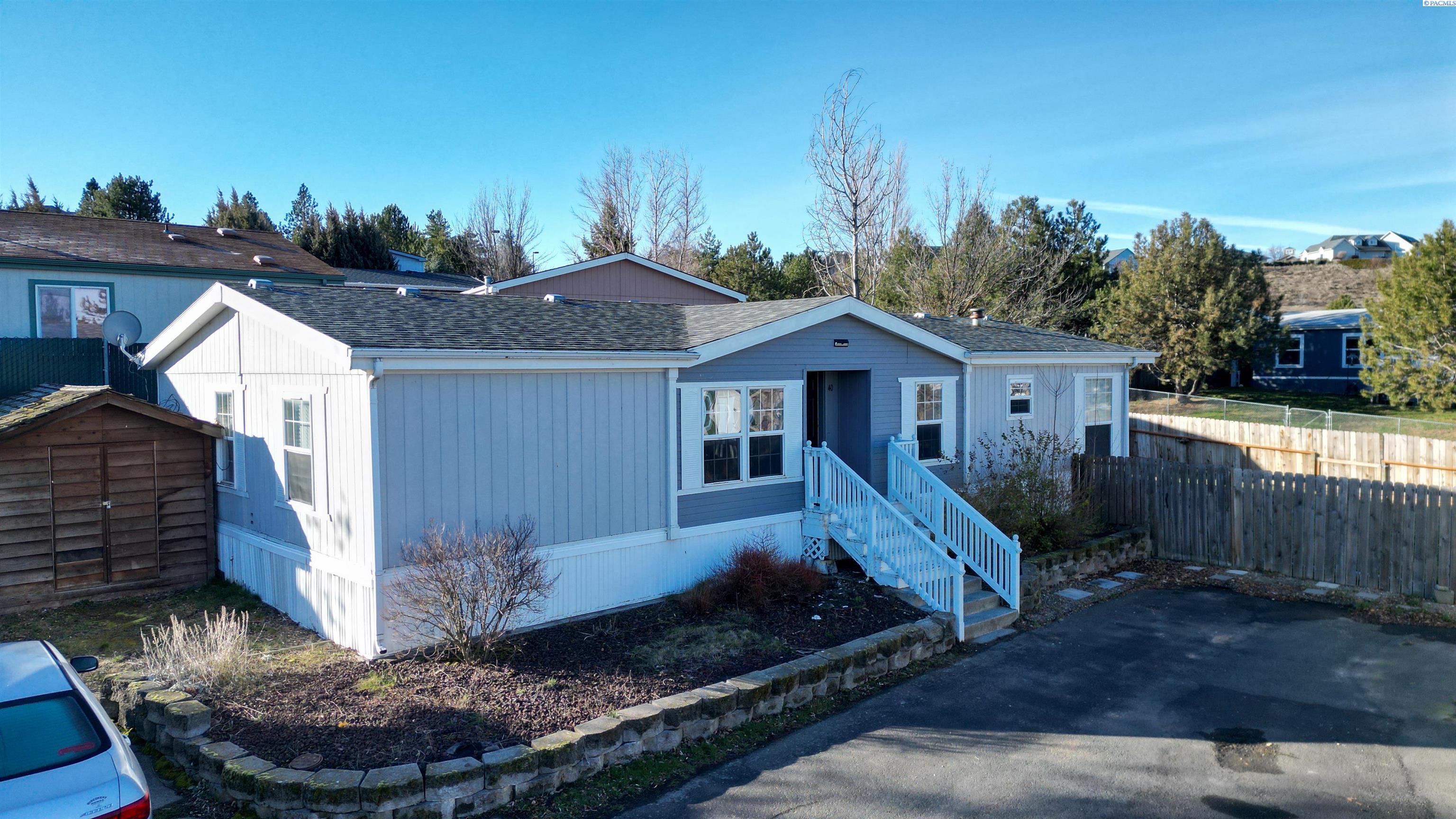260 NW Golden Hills Dr.