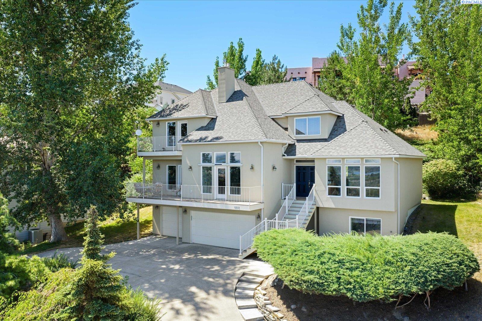 1213 Brentwood Ave