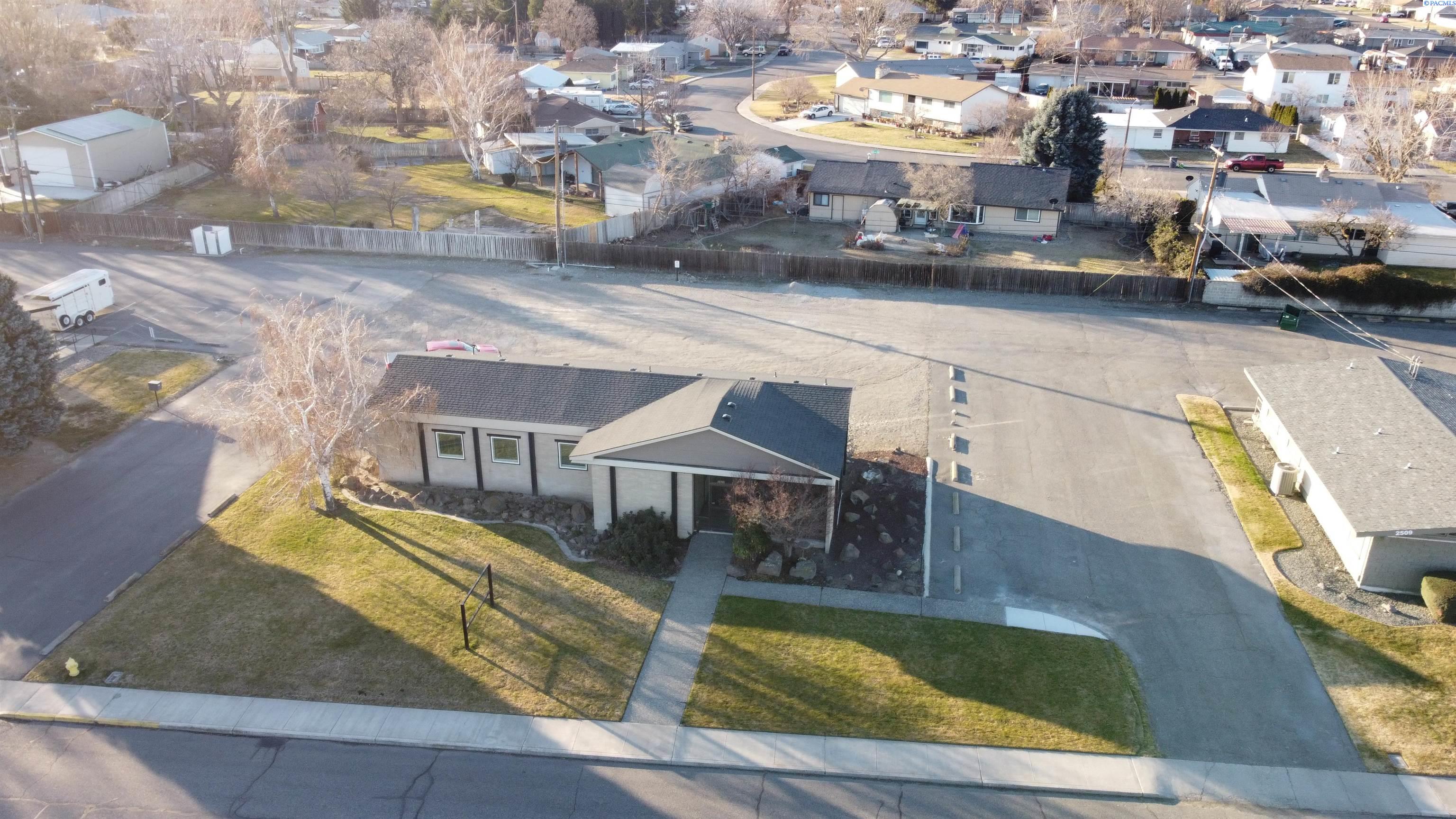 2427 W Falls Ave