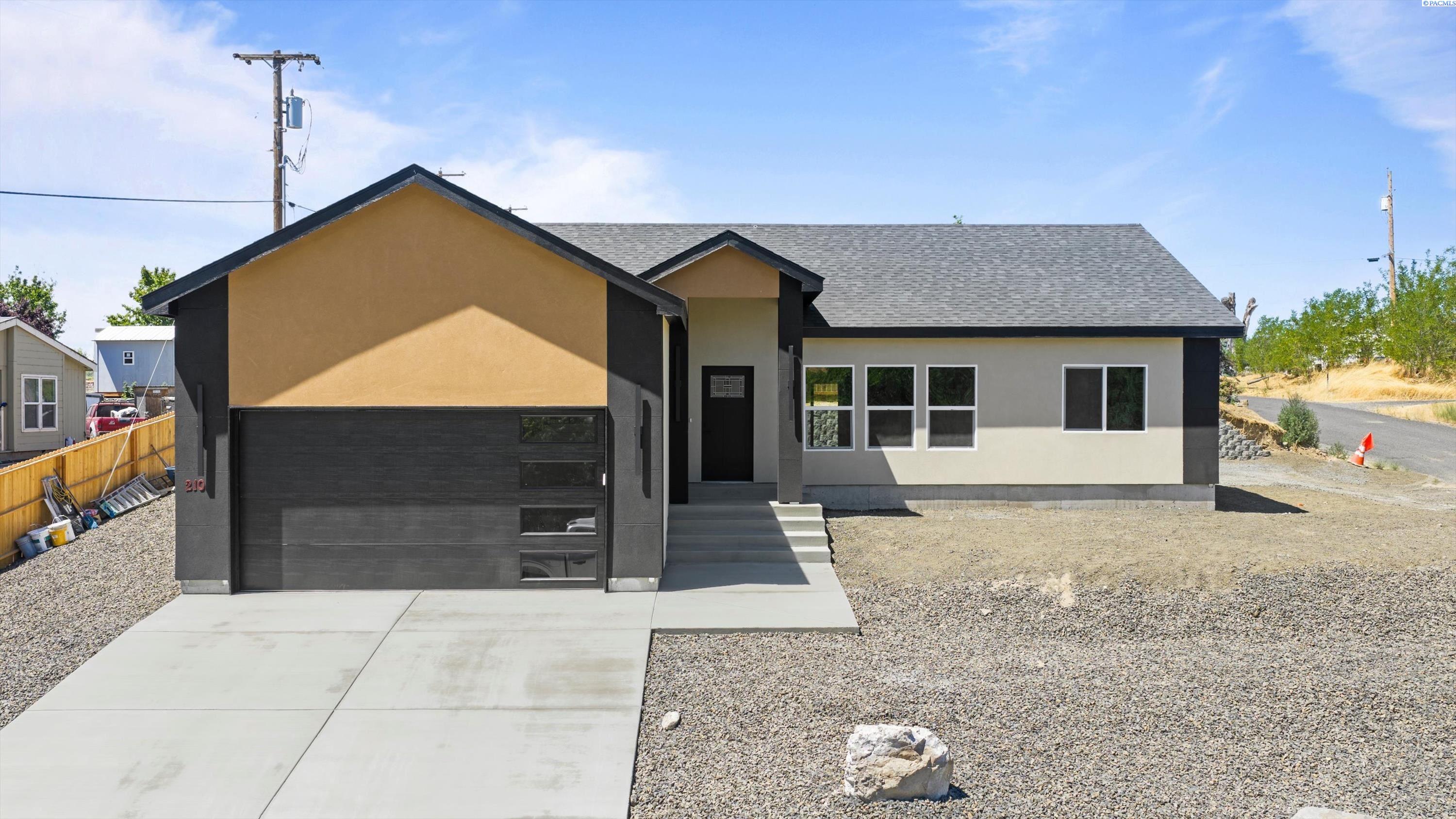 210 Caldona Ave