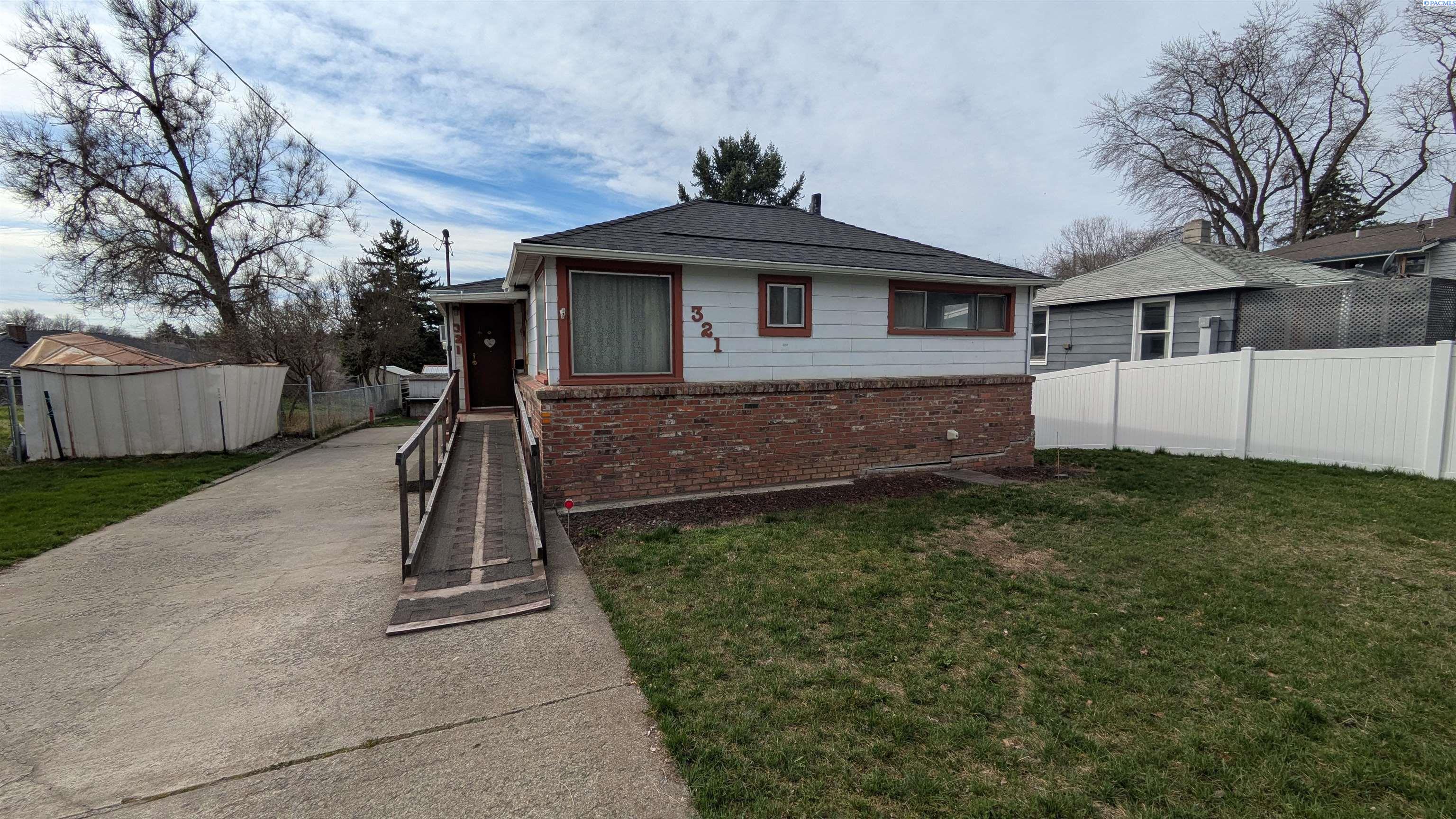 321 NW Cleveland St