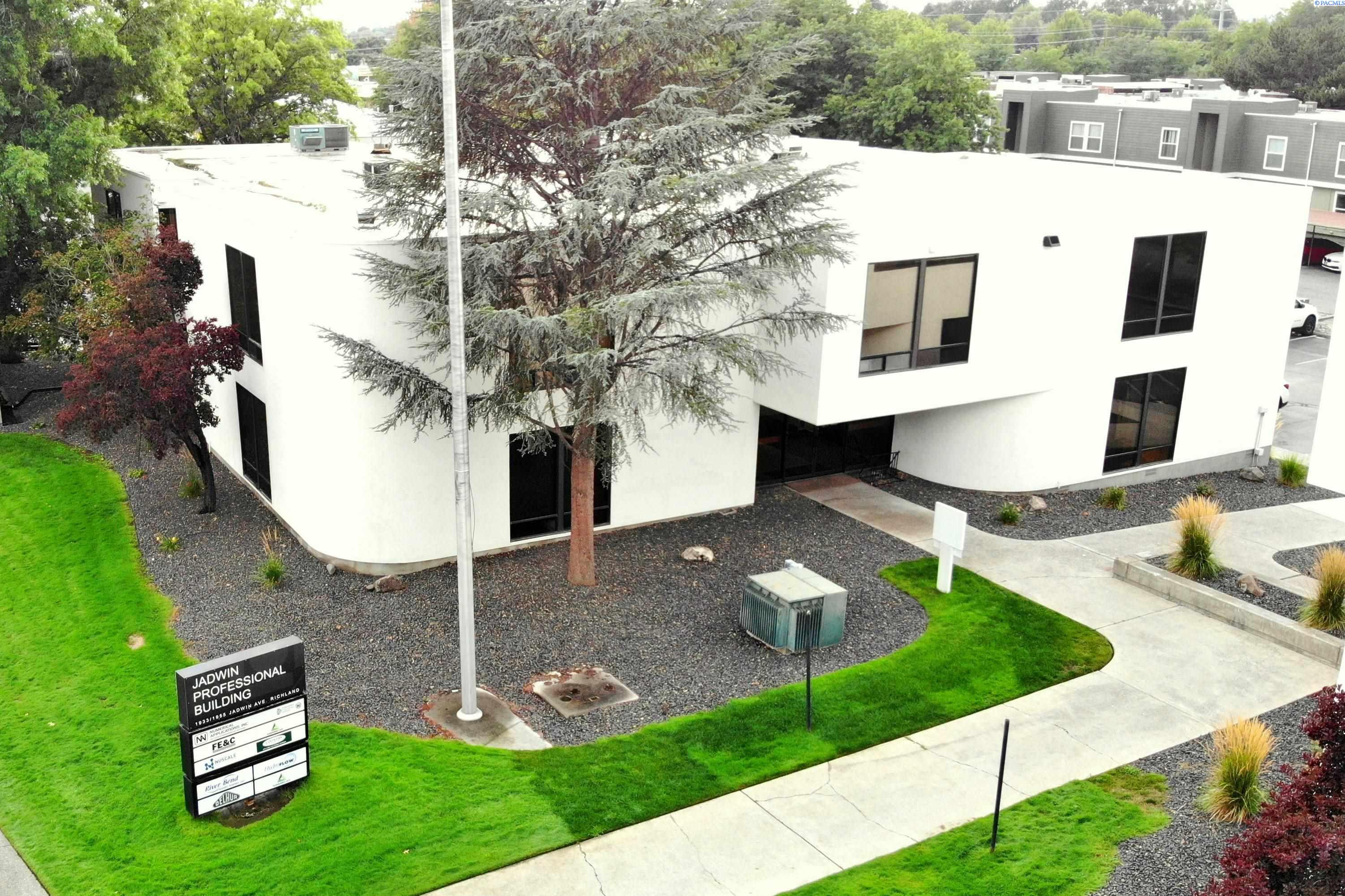 1933/1955 Jadwin Avenue
