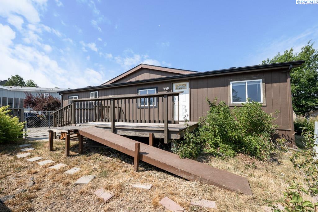 260 NW Golden Hills Dr #57