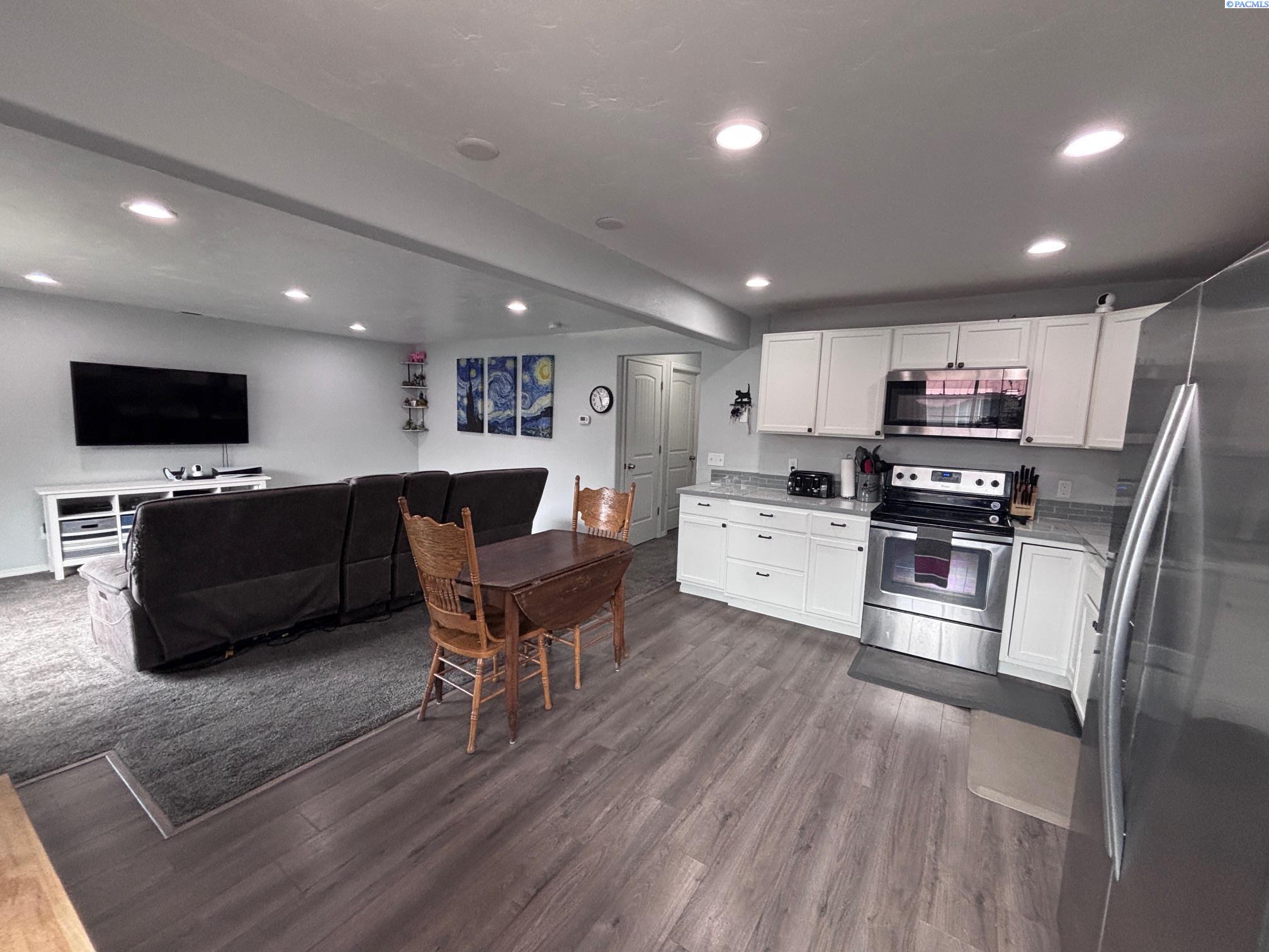 526 S 40th Ave #D-210