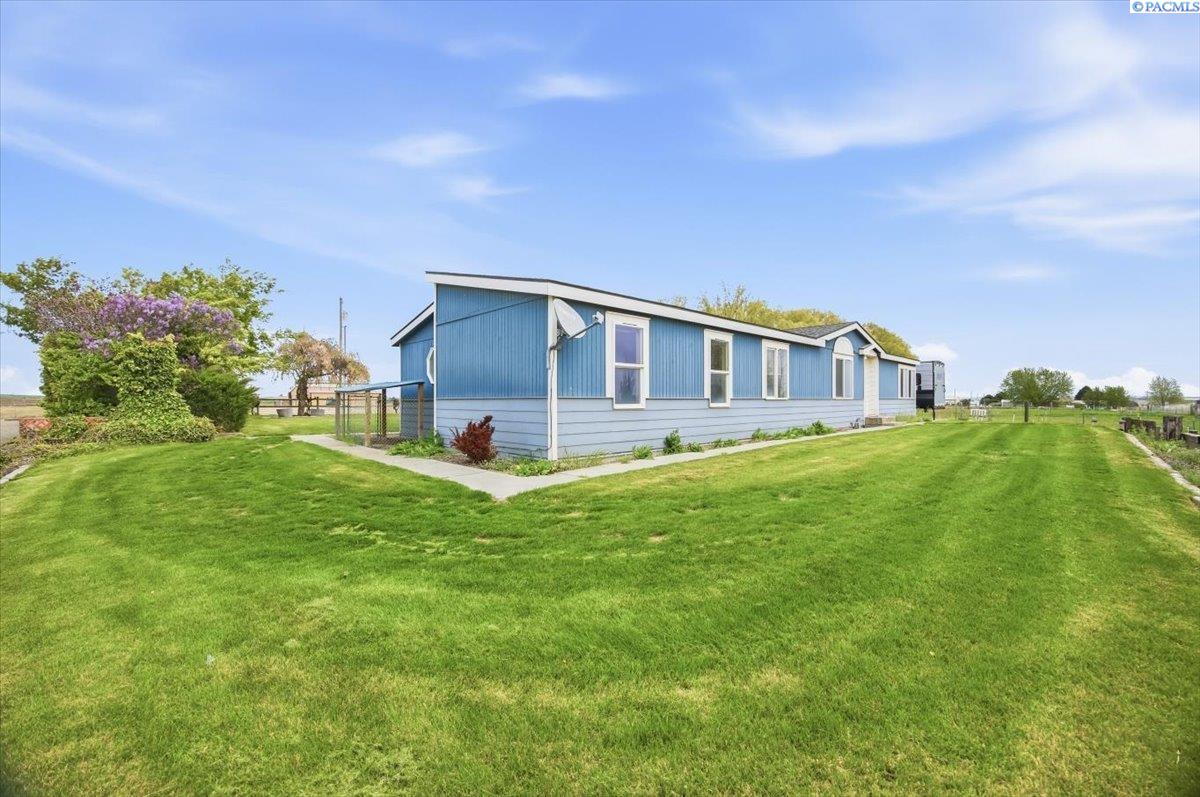 201 Clover Ln
