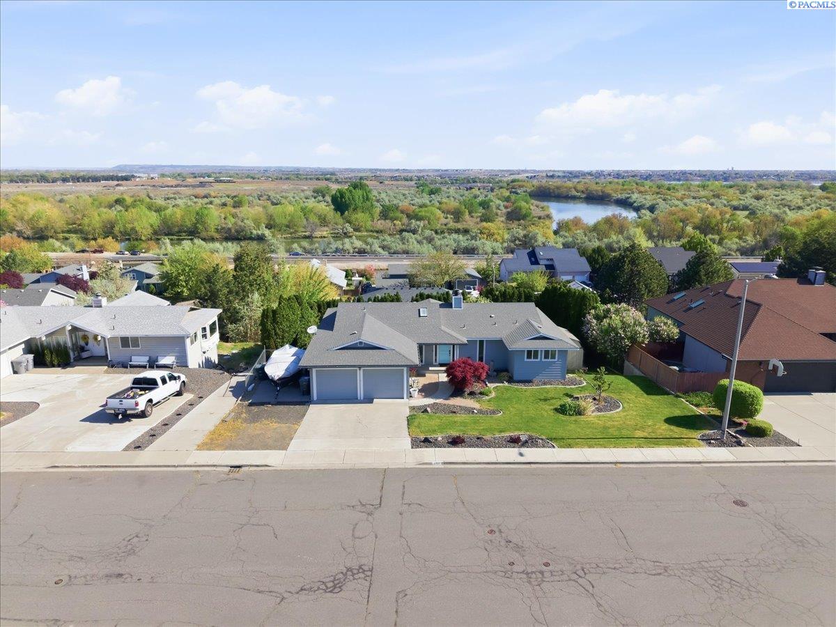 190 Edgewood Dr