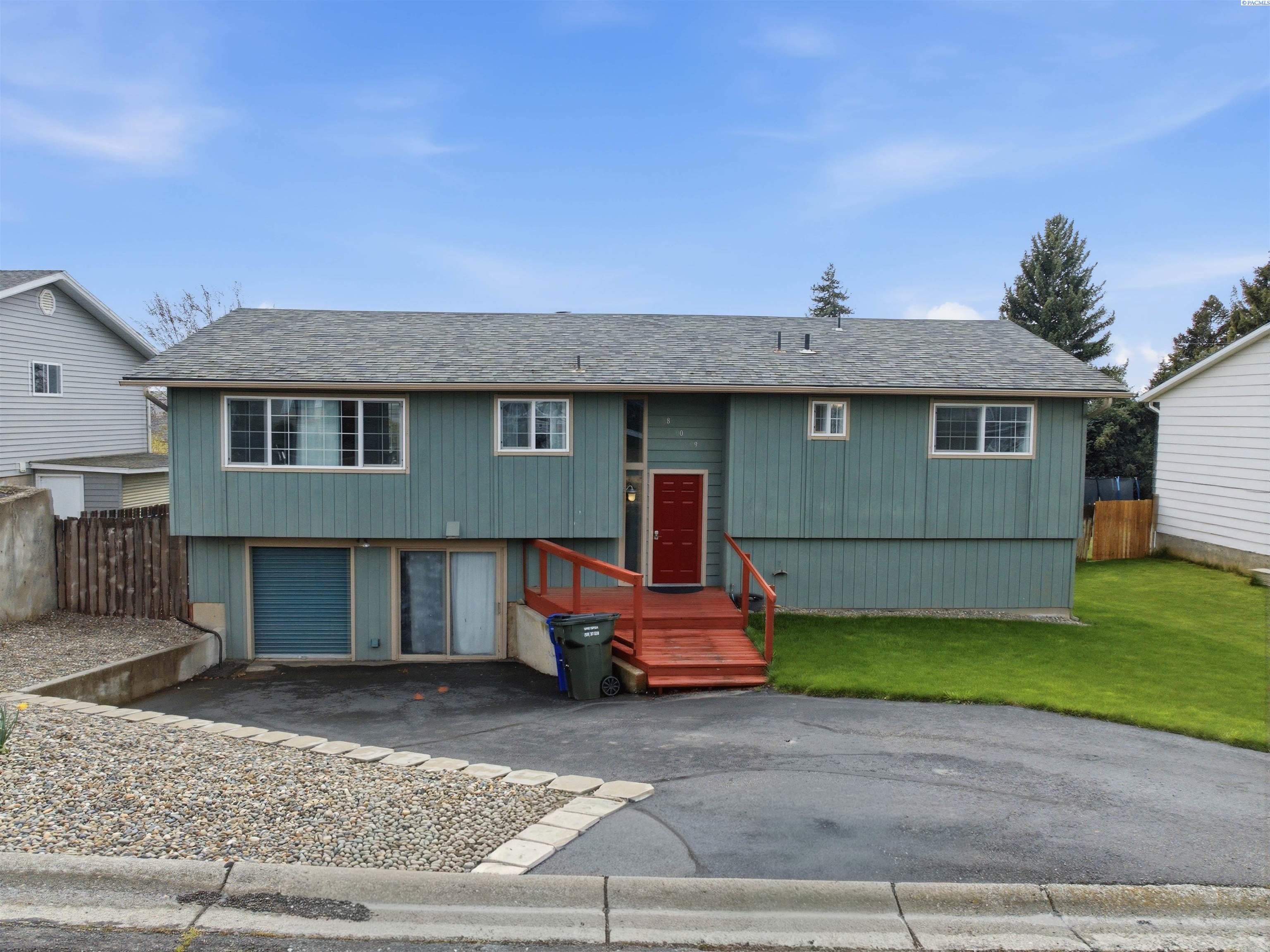 809 E Valleyview Ln