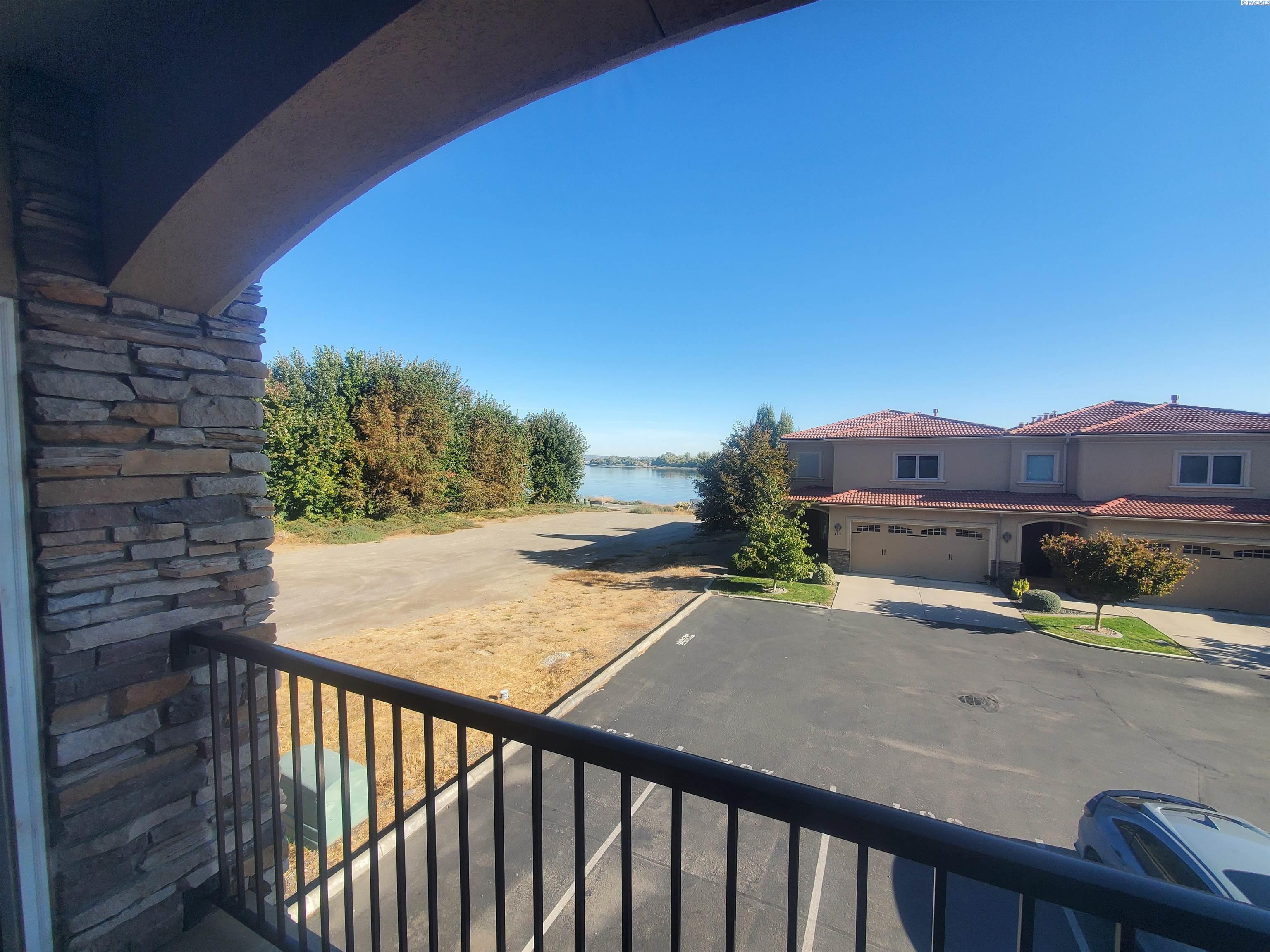 434 Bradley  Blvd #204