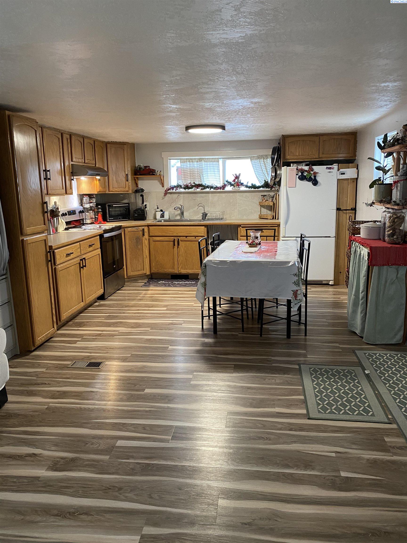 5007 W Clearwater