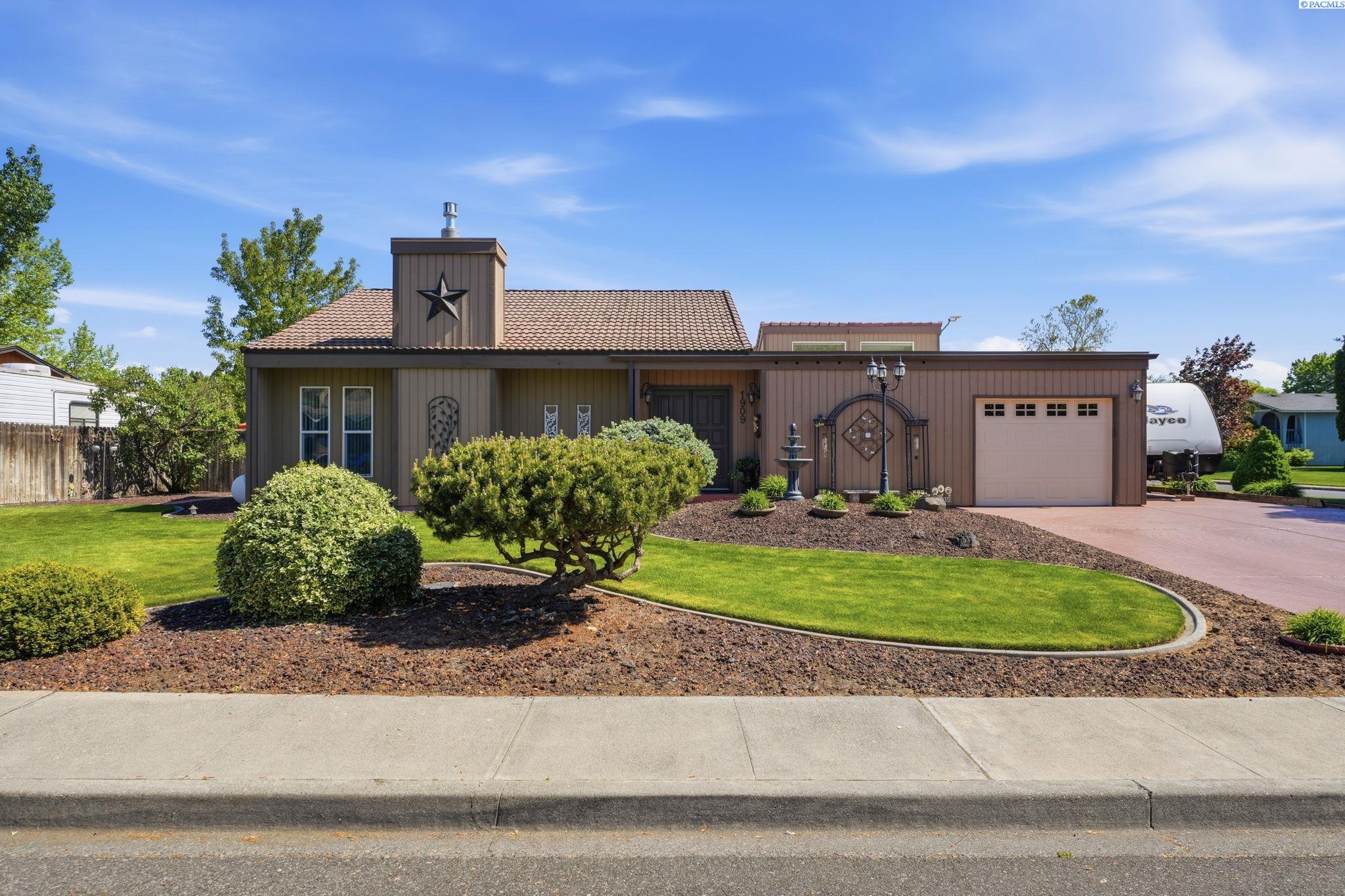 1909 Cypress Place
