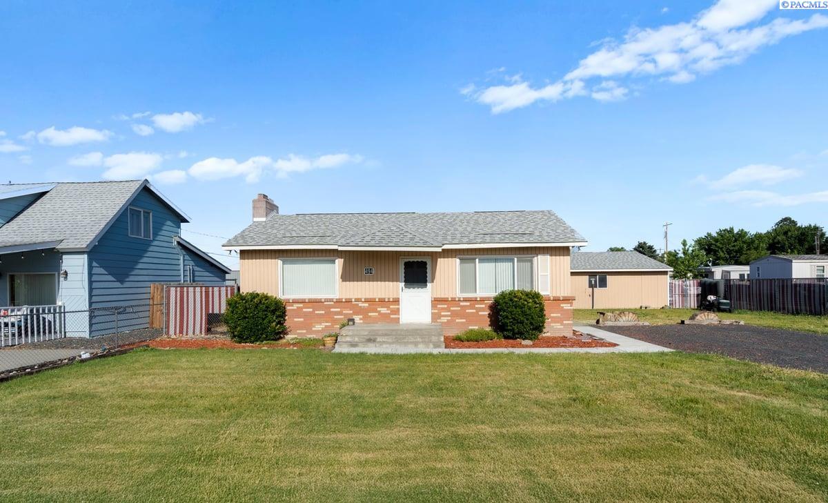494 S 38th Ave