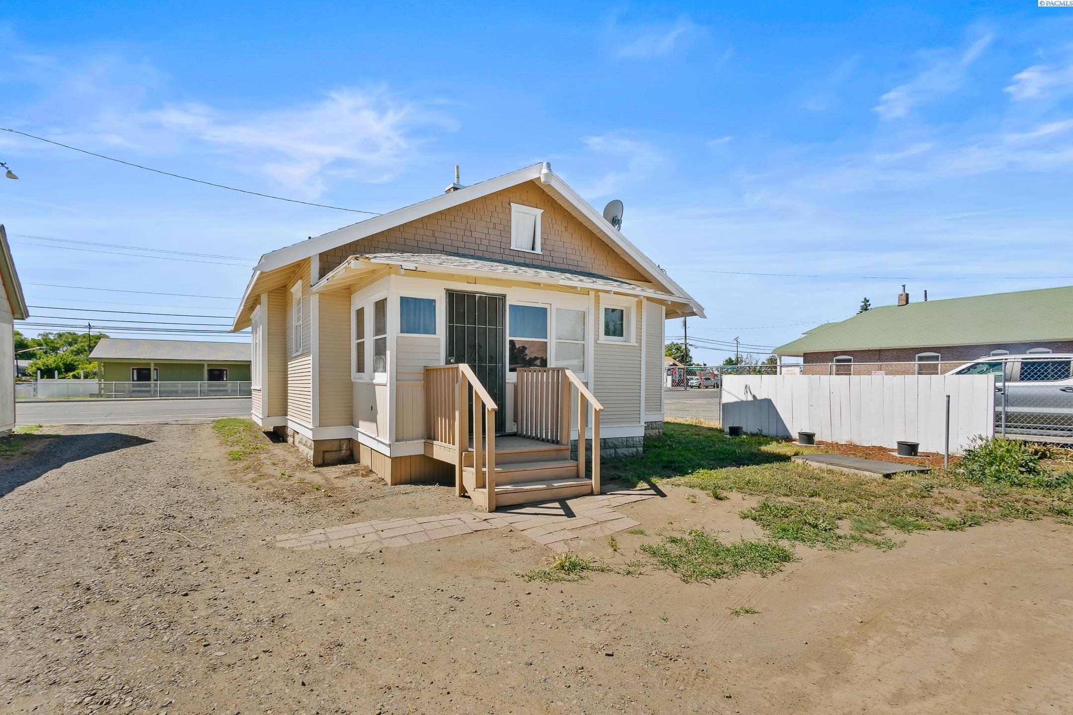 1021 Fruitvale Blvd