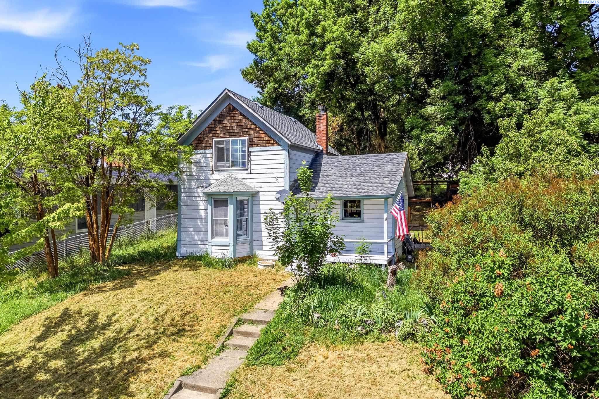 120 E Mohr St