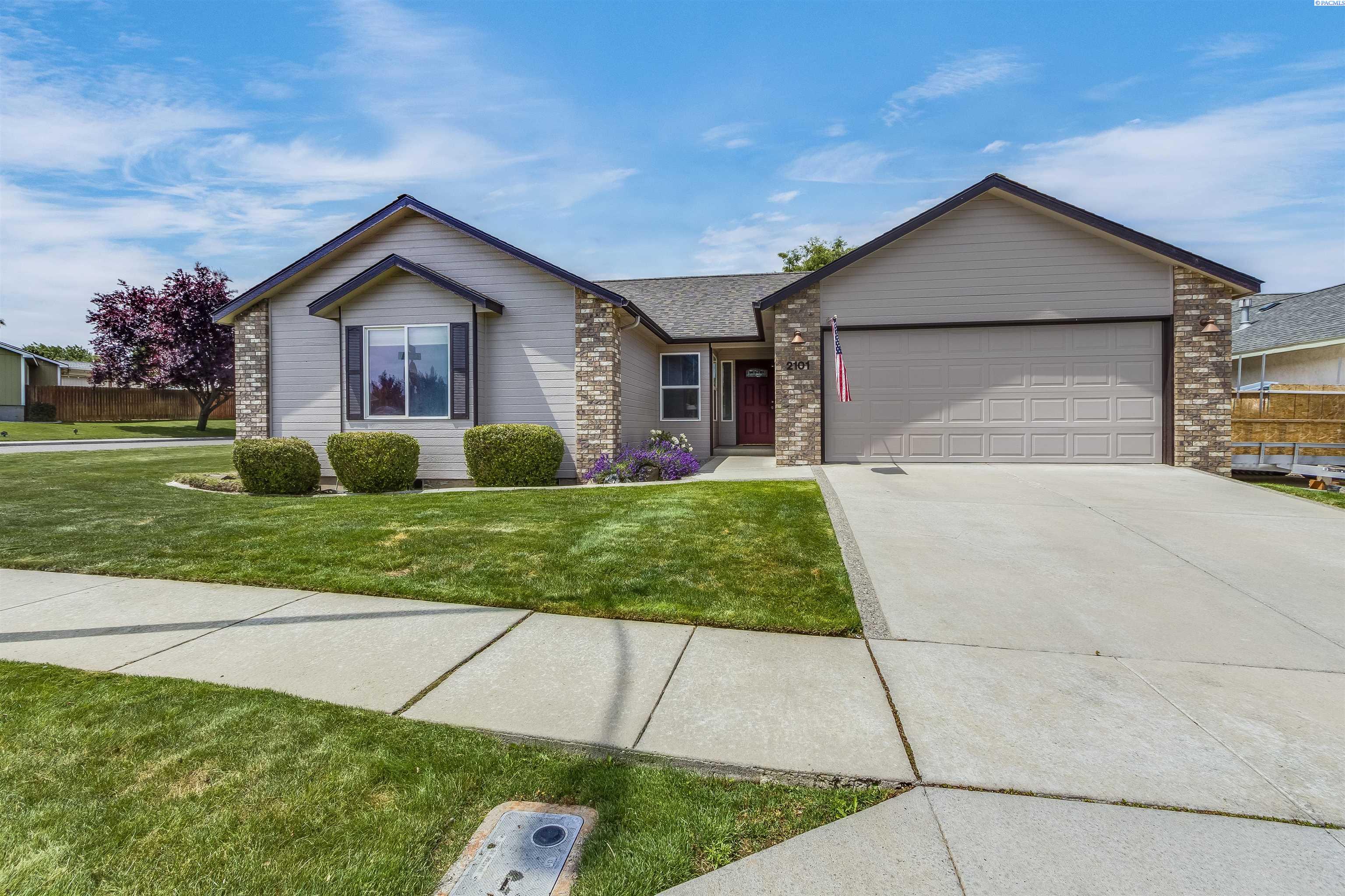 2101 S Arthur Loop