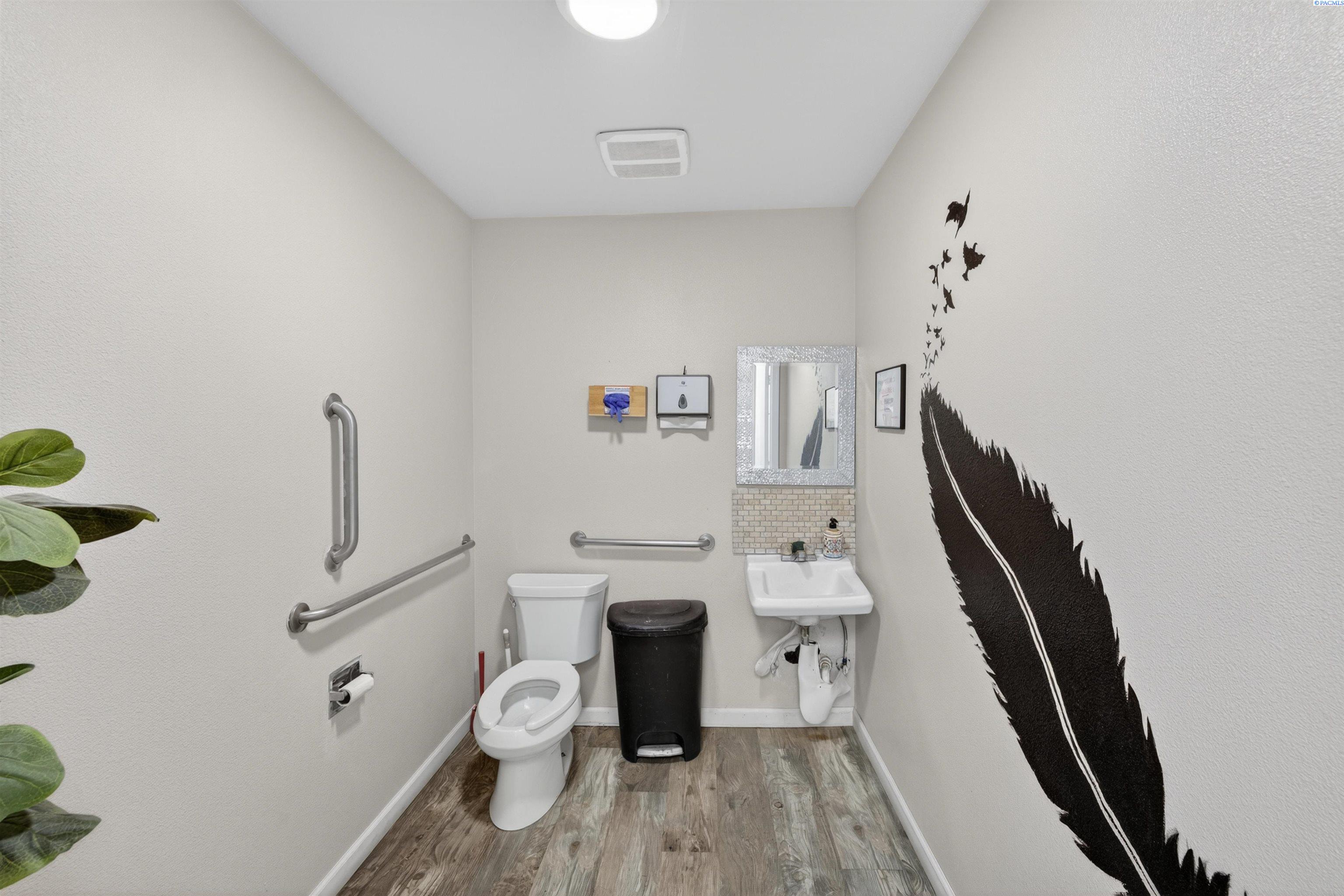 Photo 8