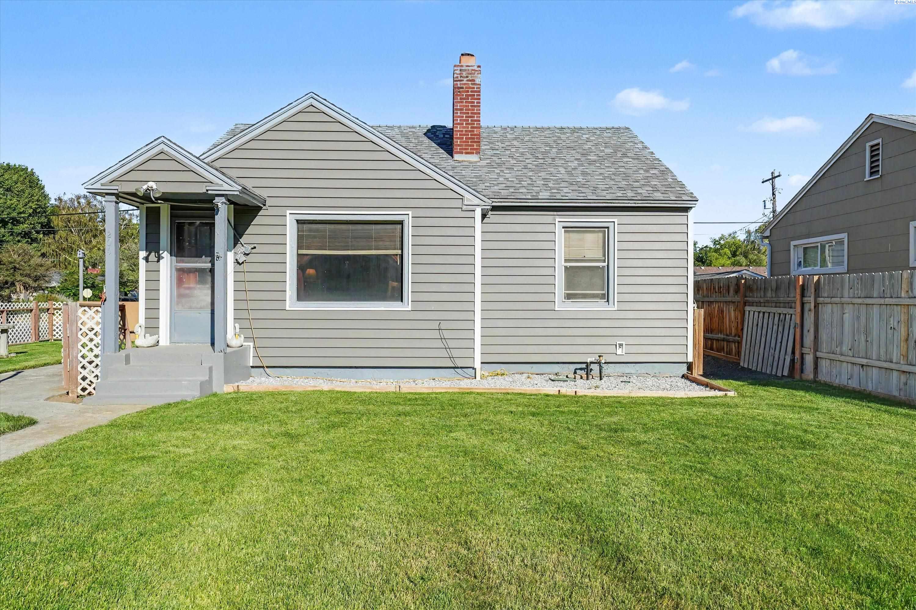 204 E St SW