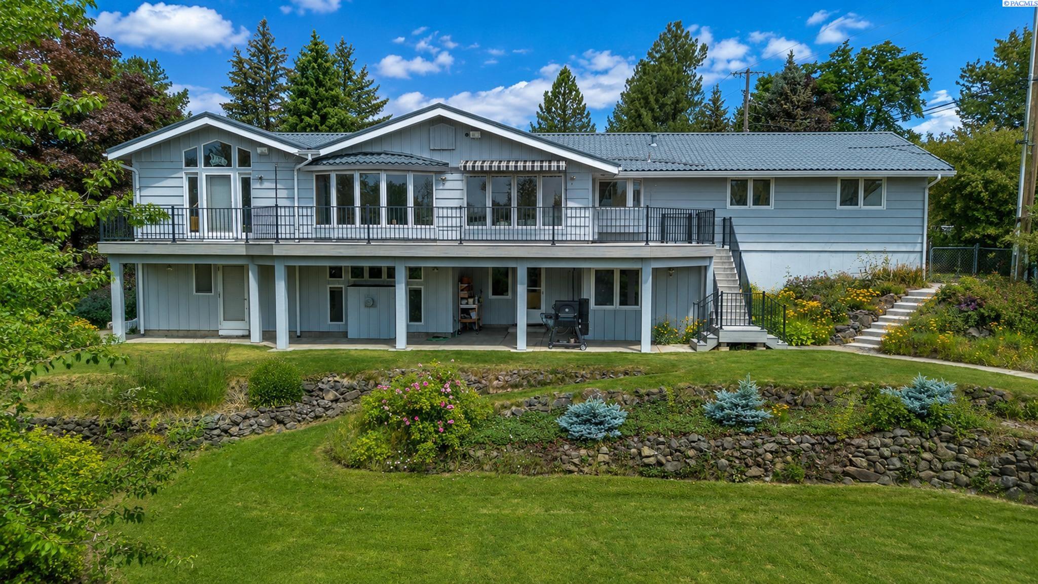 425 NW Orion Dr
