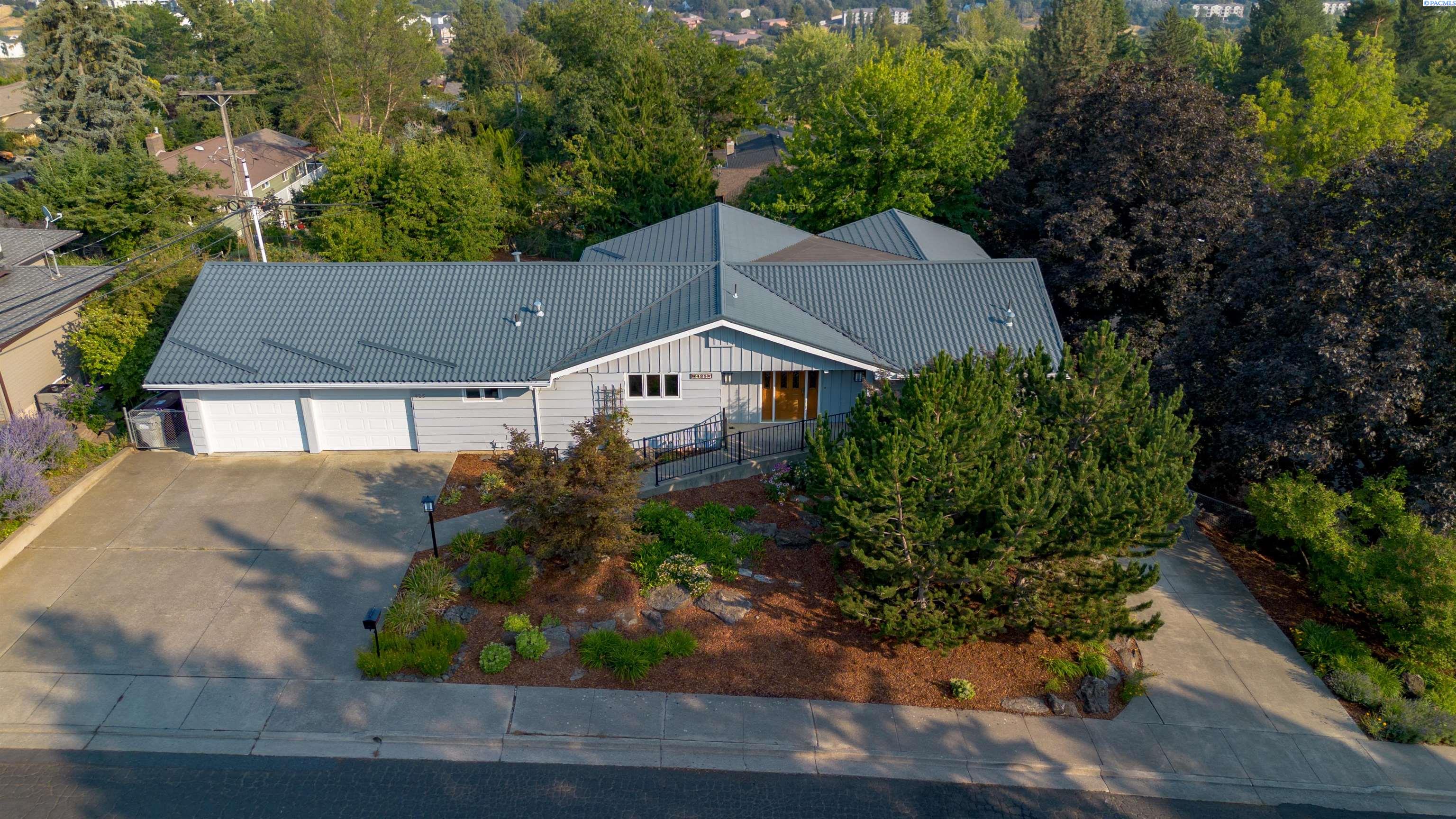 425 NW Orion Dr