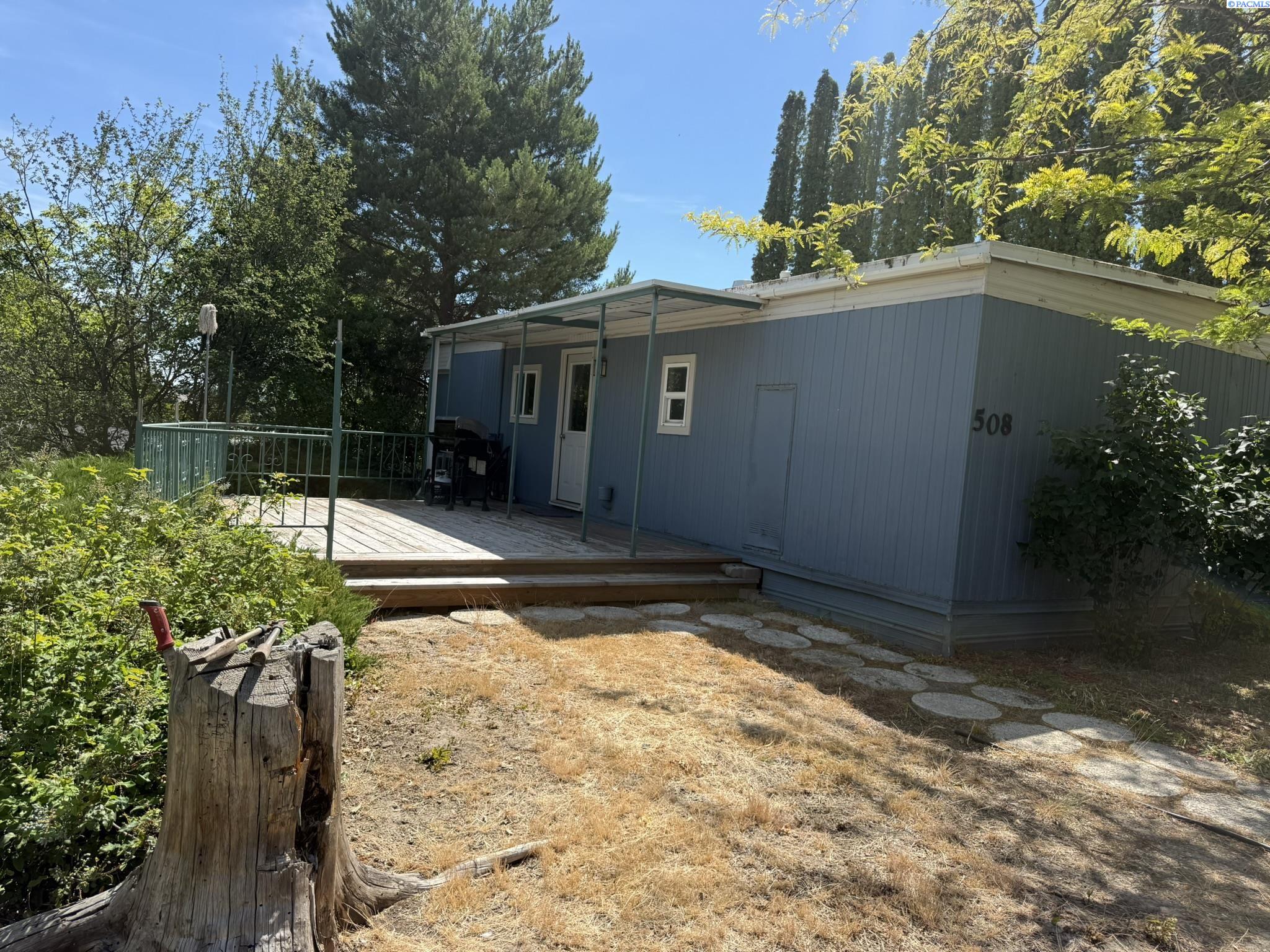 508 NW Parkwest Dr