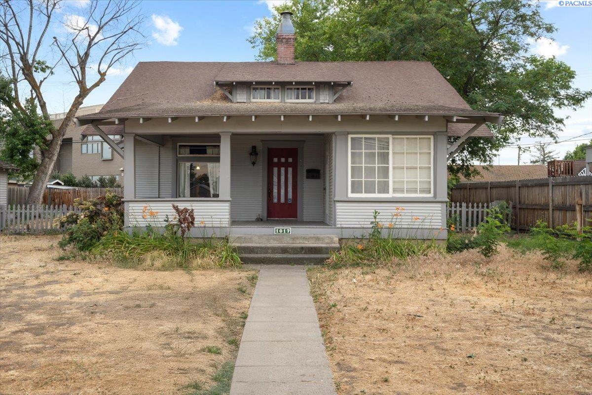 1017 W Kennewick Ave