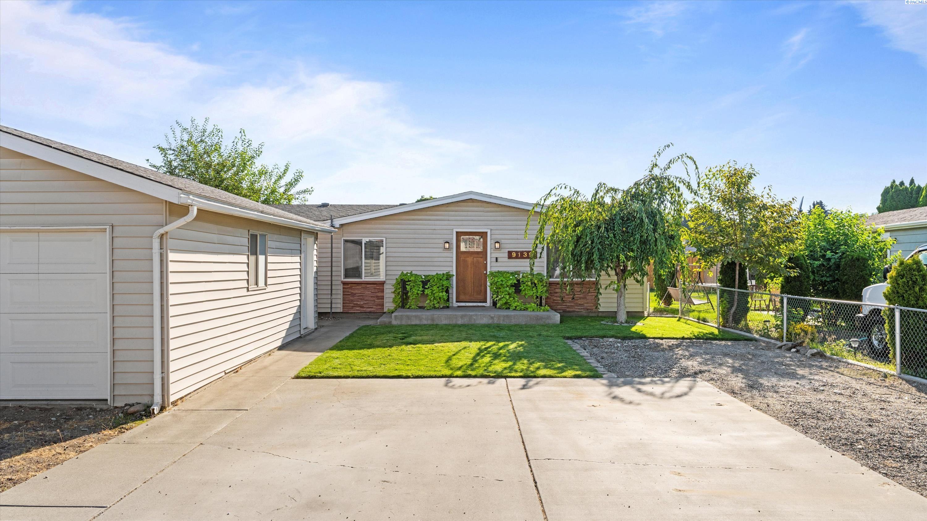9139 W Arrowhead Ave