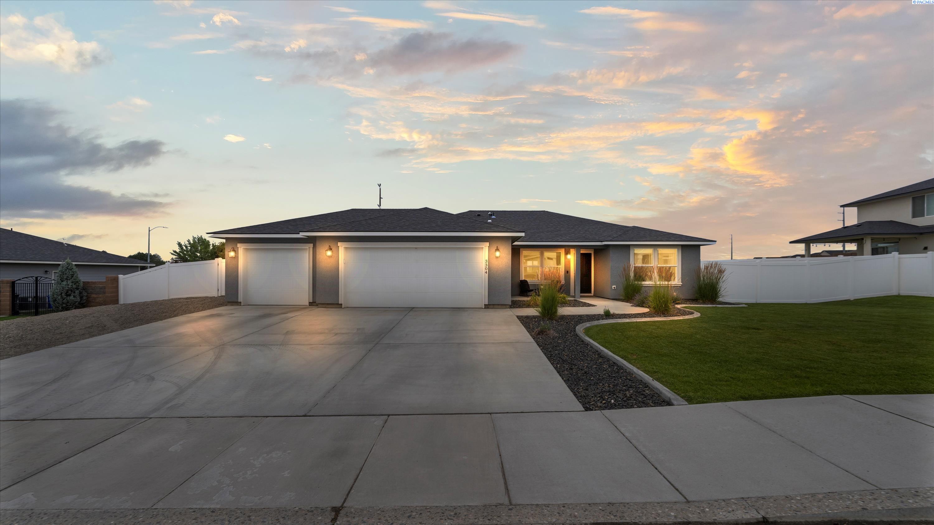 3304 Lapis Ln
