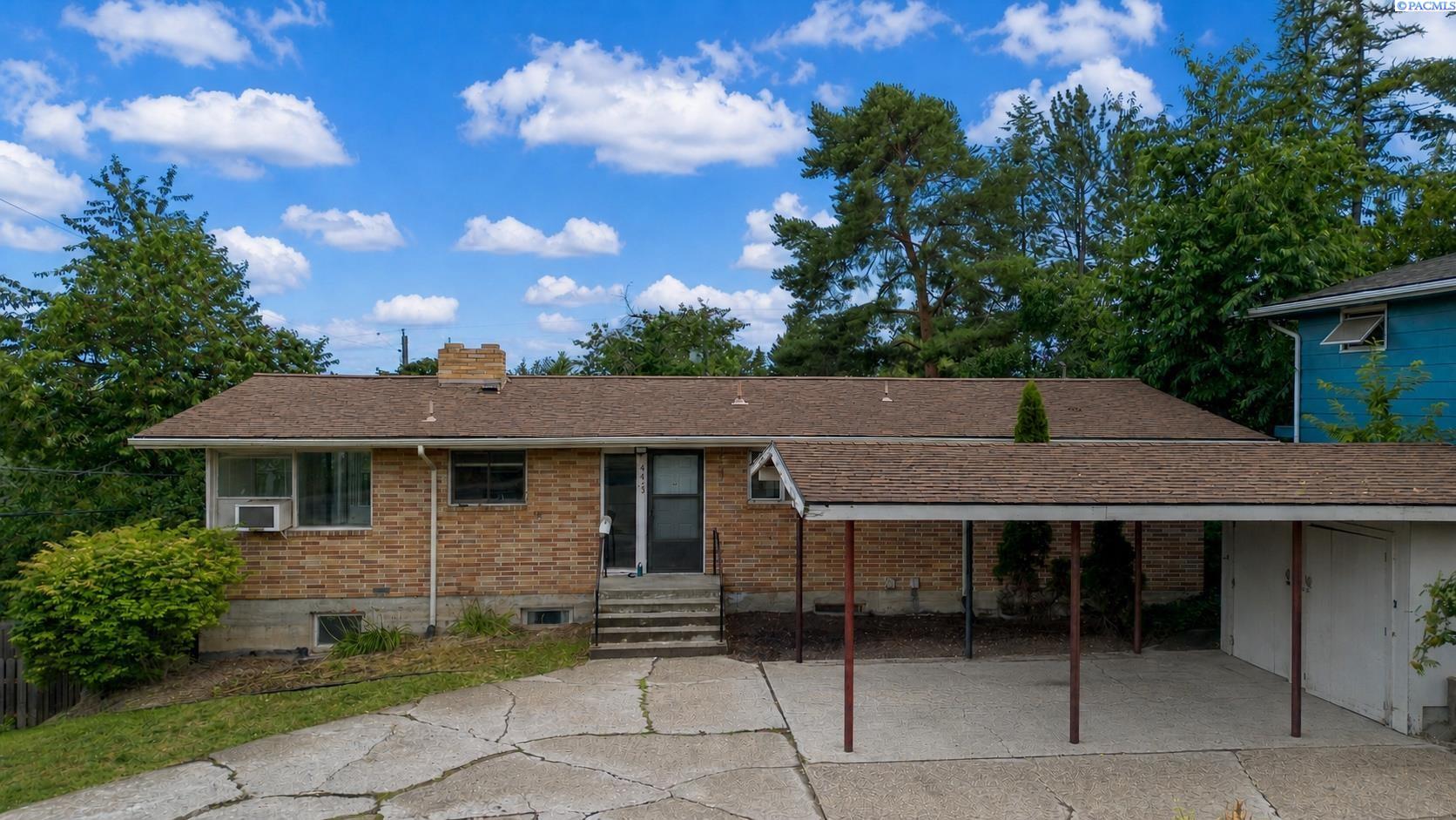 445 NW Darrow St.