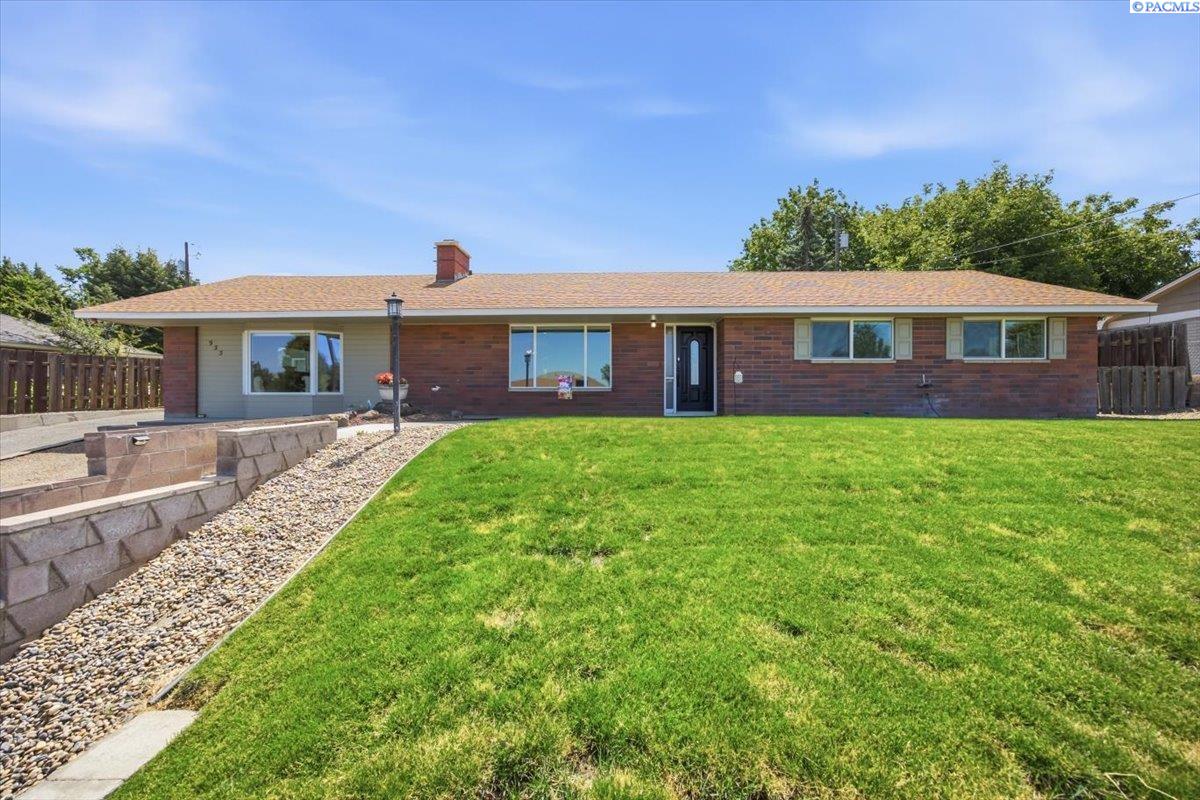 933 Vine Ave