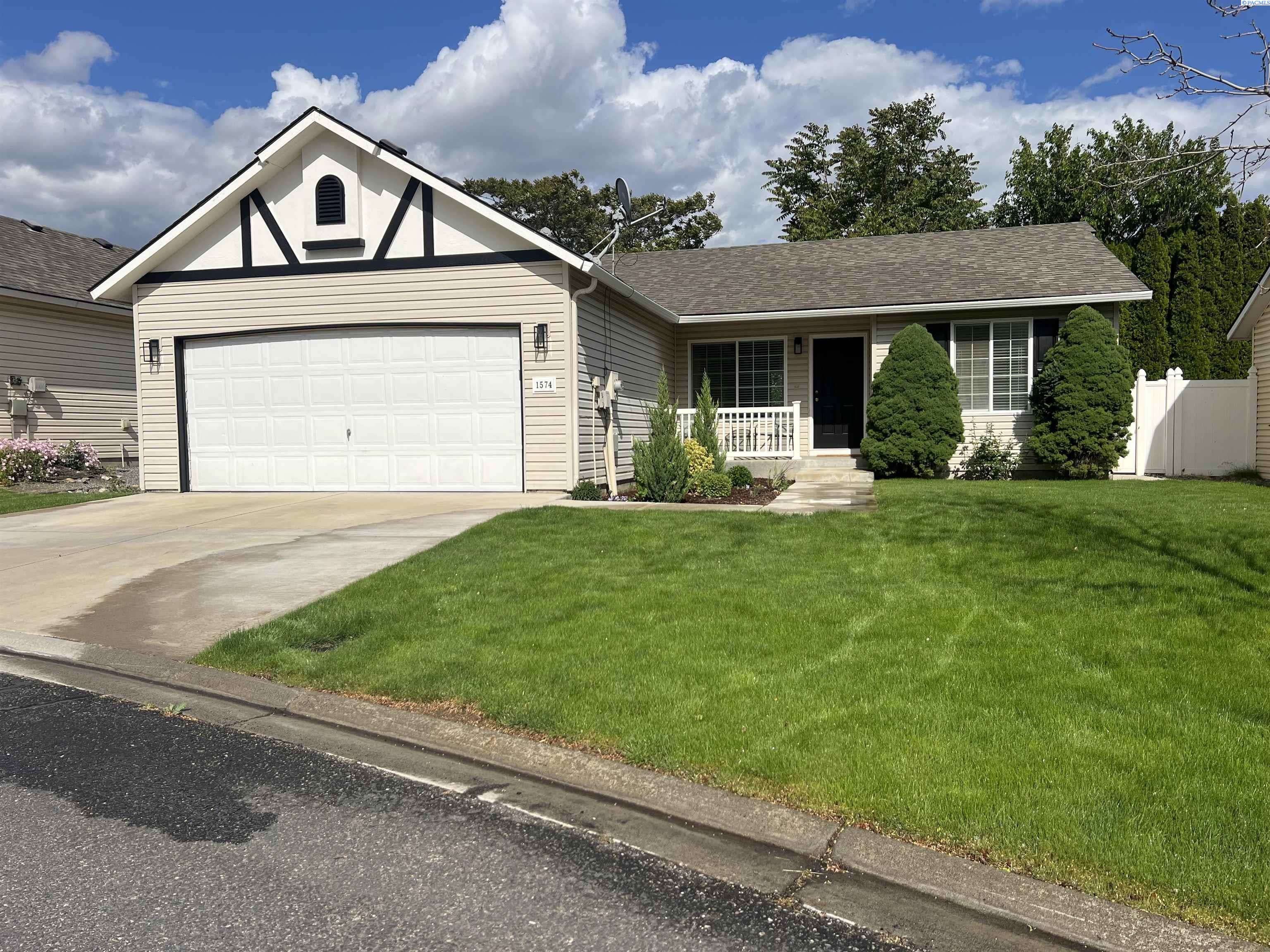 1574 Foxglove Ave