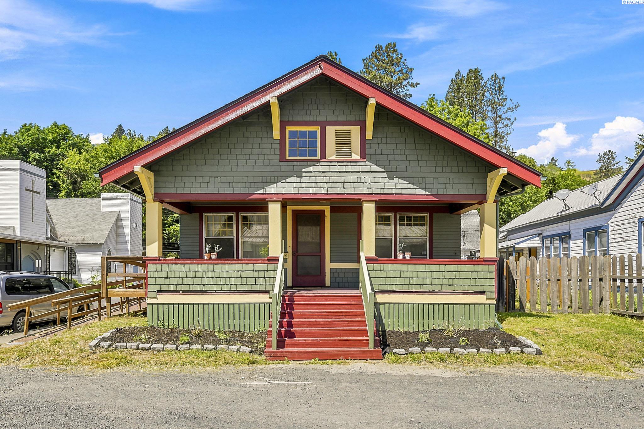 401 N Lake St