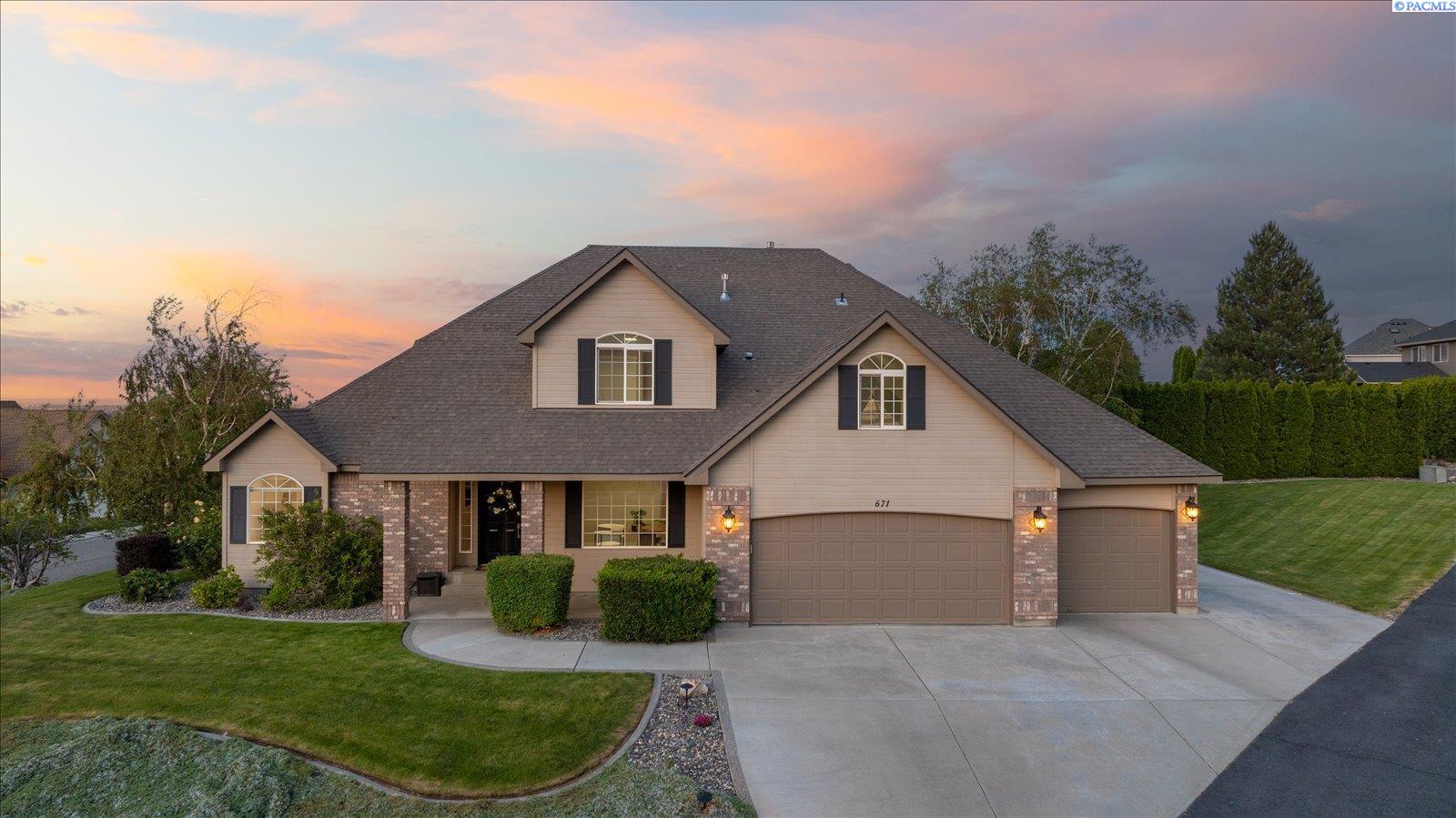671 Clermont Dr