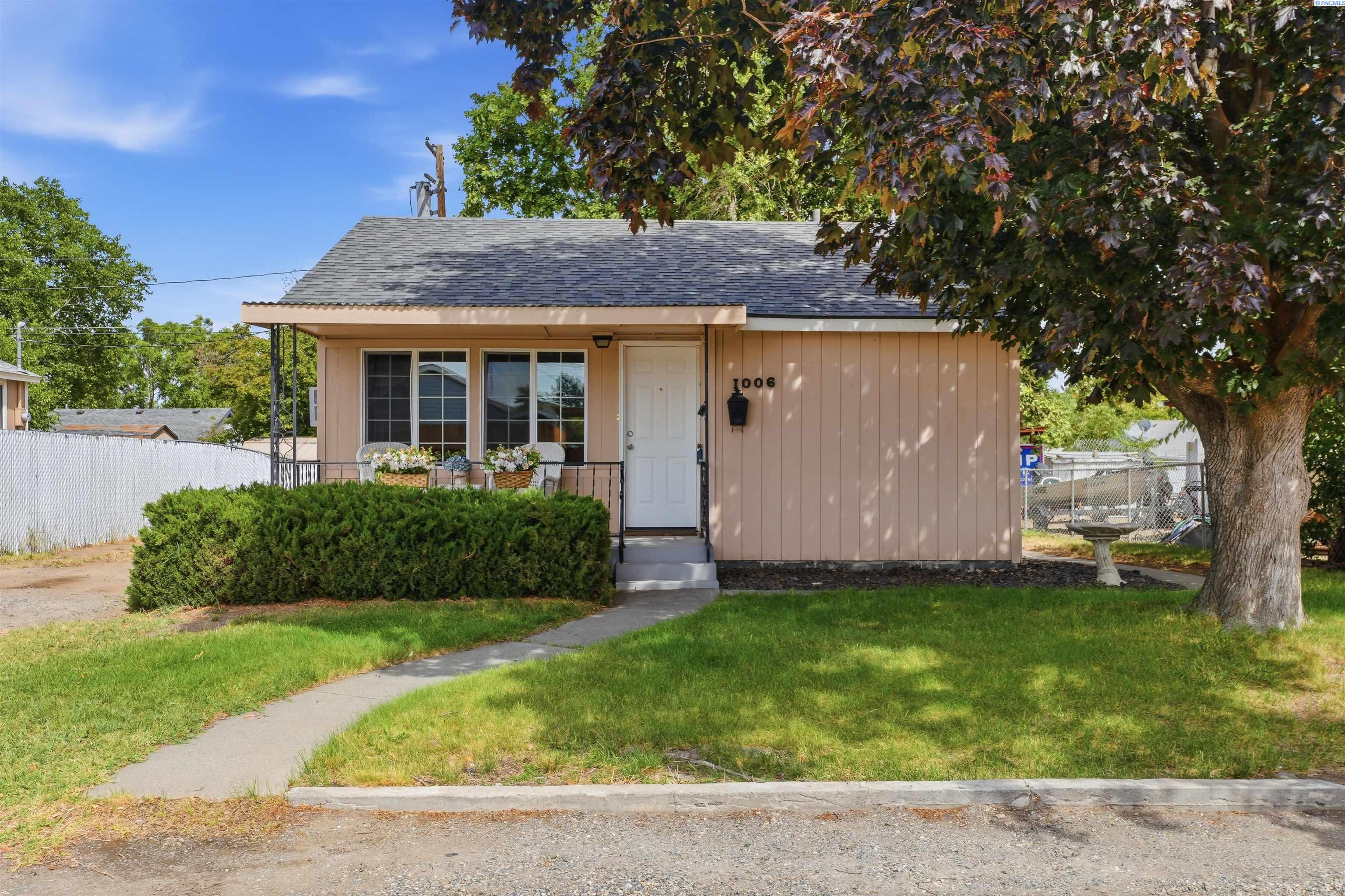 1006 Winslow Ave