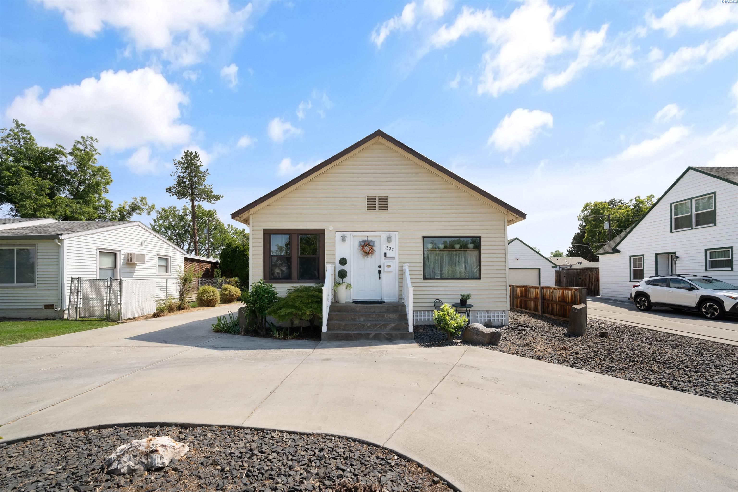 1227 W Kennewick Ave