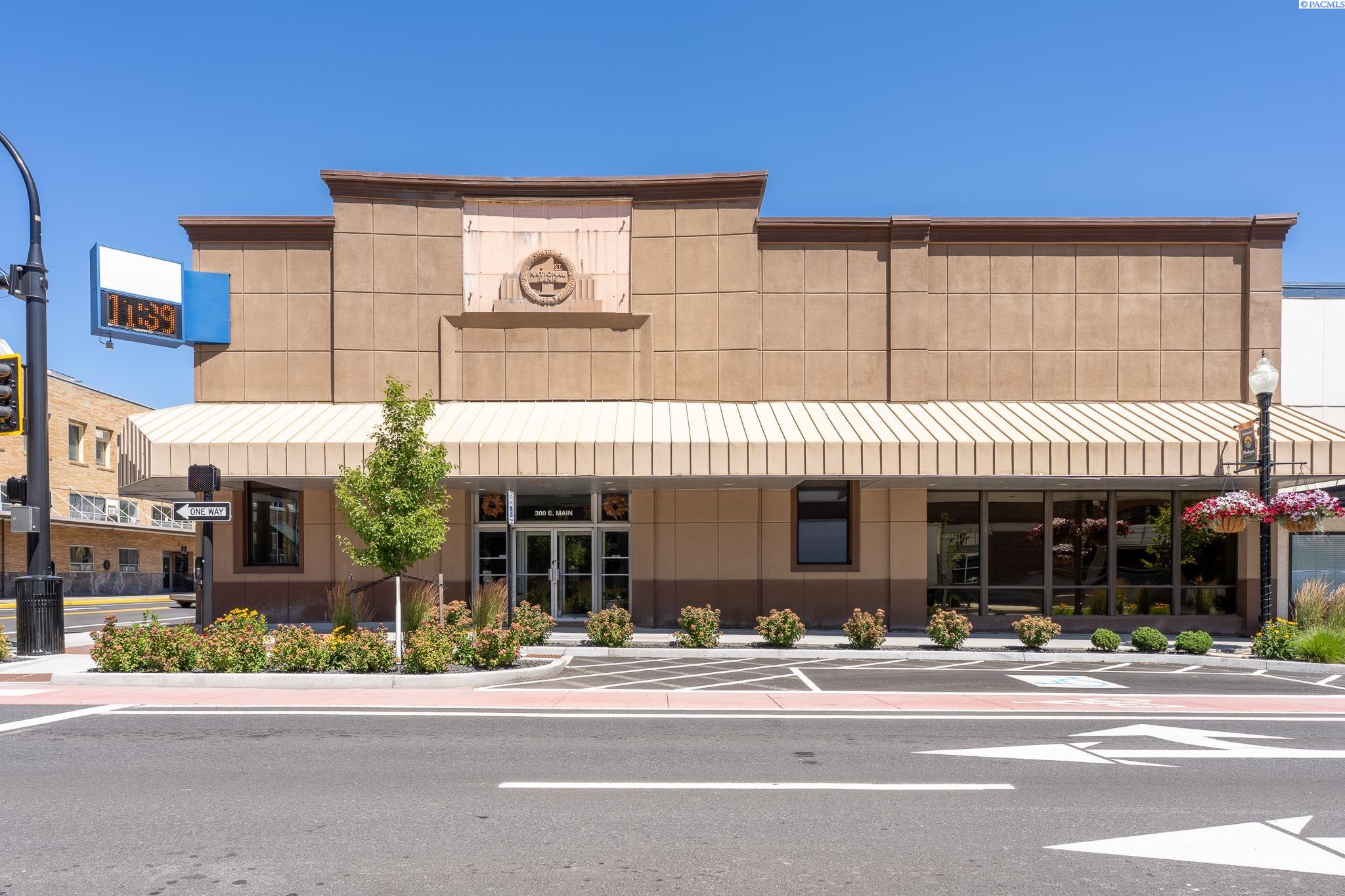 300 E Main St