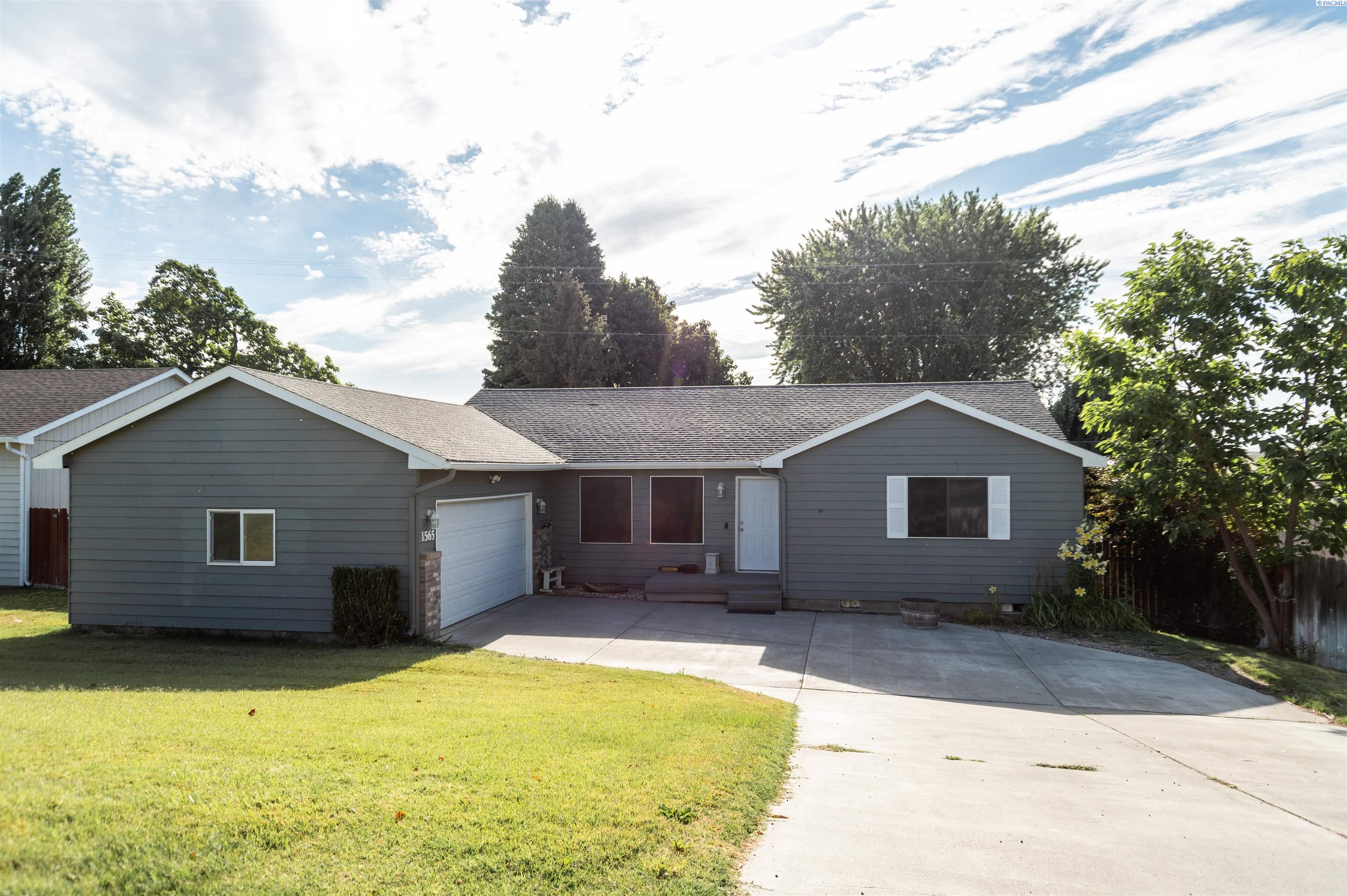 1565 NE 11th St