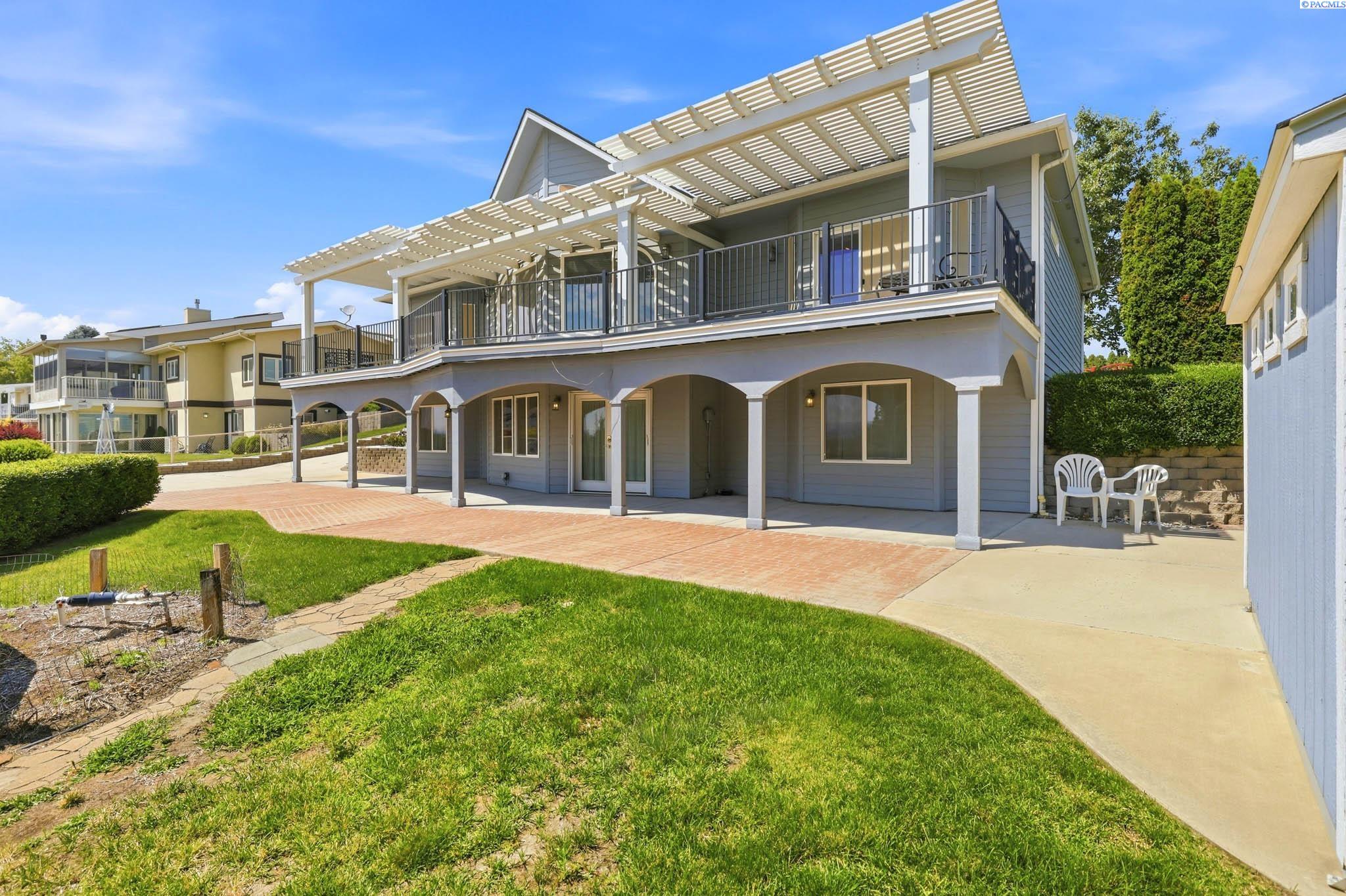 4004 Desert Plateau Dr.