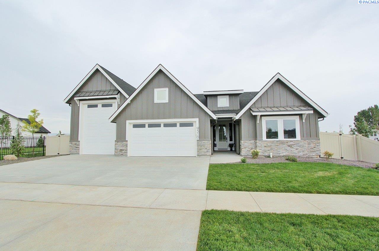 713 Cortona Way