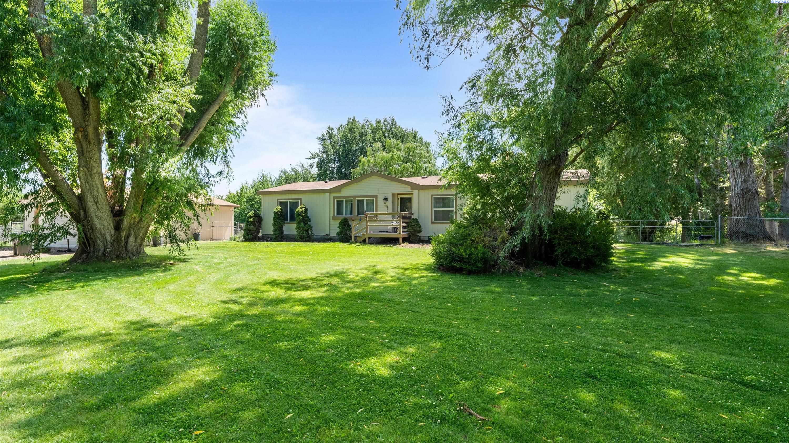 1101 Babs Ave