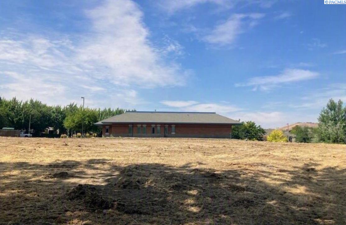 8232 W Grandridge