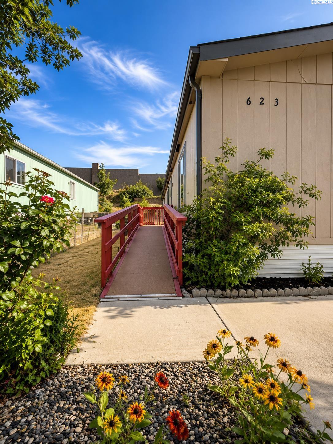 623 Lonetree Lane