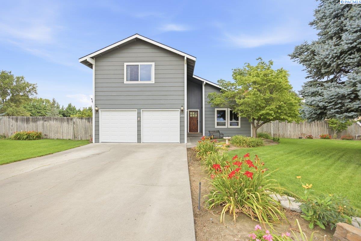 203 E 45th PL