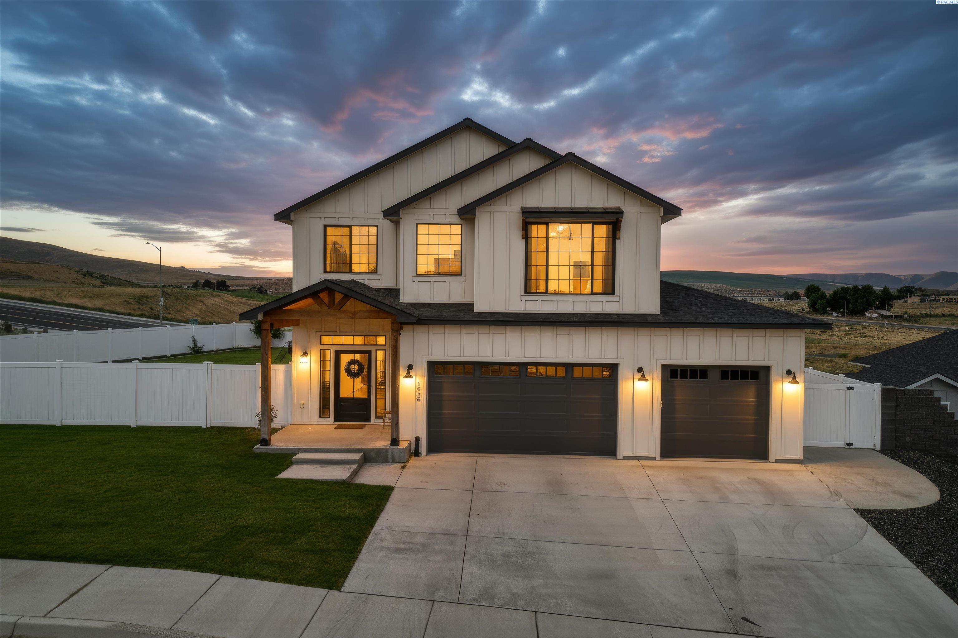 1043 Duke Ln